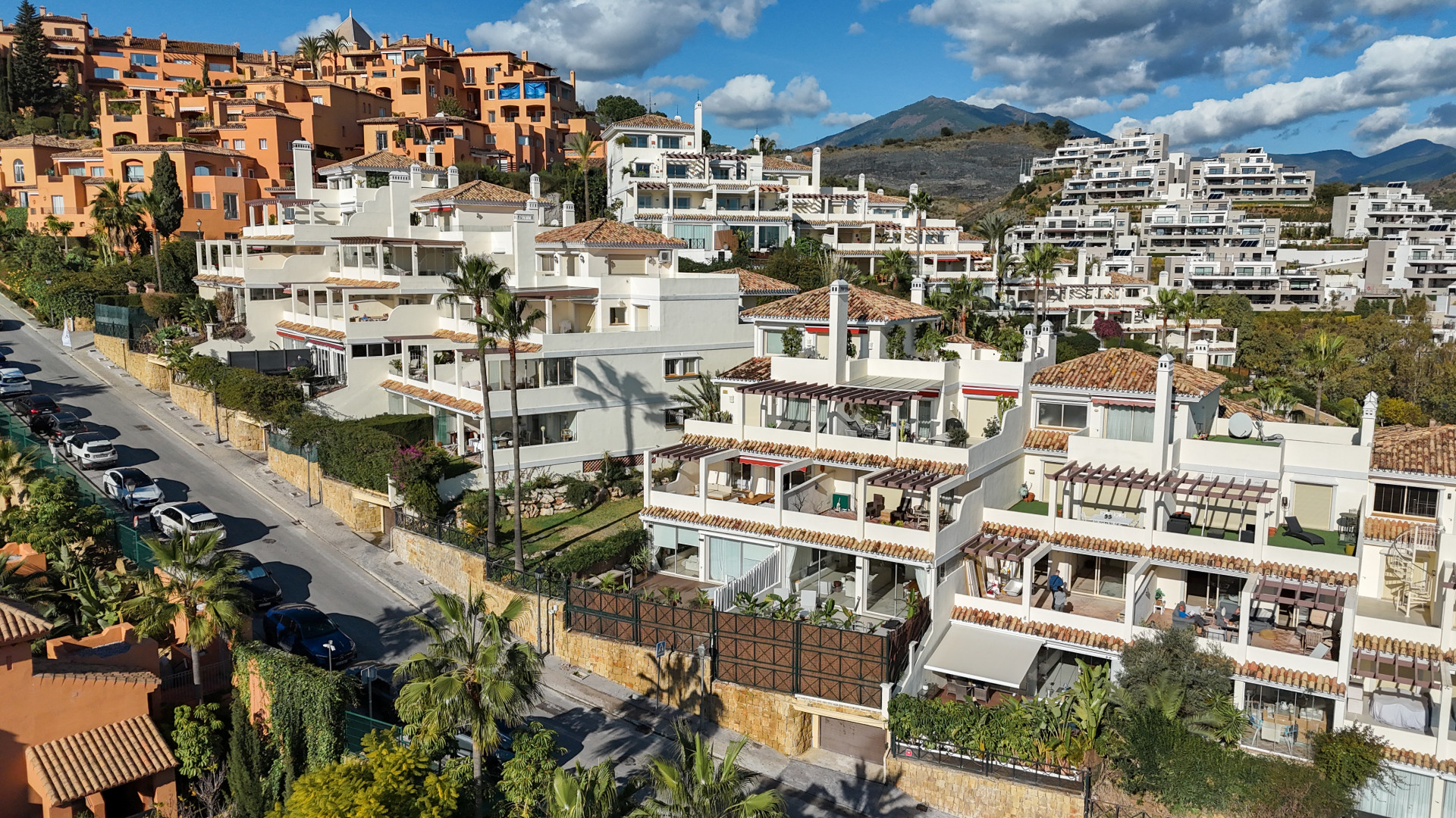Renovated 3 Bedroom Apartment with sea & mountain views in Nueva Andalucía · Photo 8