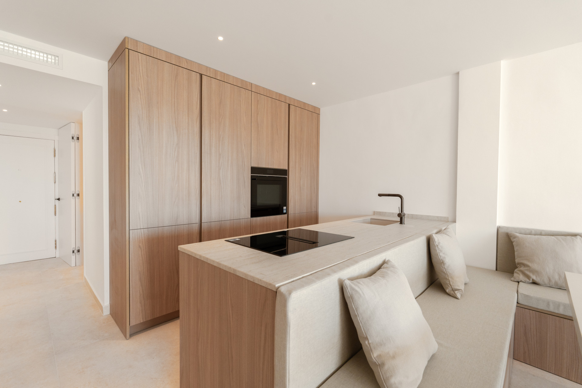 Renovated 3 Bedroom Apartment with sea & mountain views in Nueva Andalucía · Photo 13