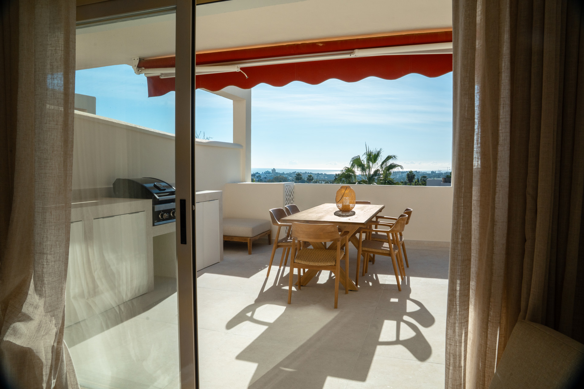 Renovated 3 Bedroom Apartment with sea & mountain views in Nueva Andalucía · Photo 22