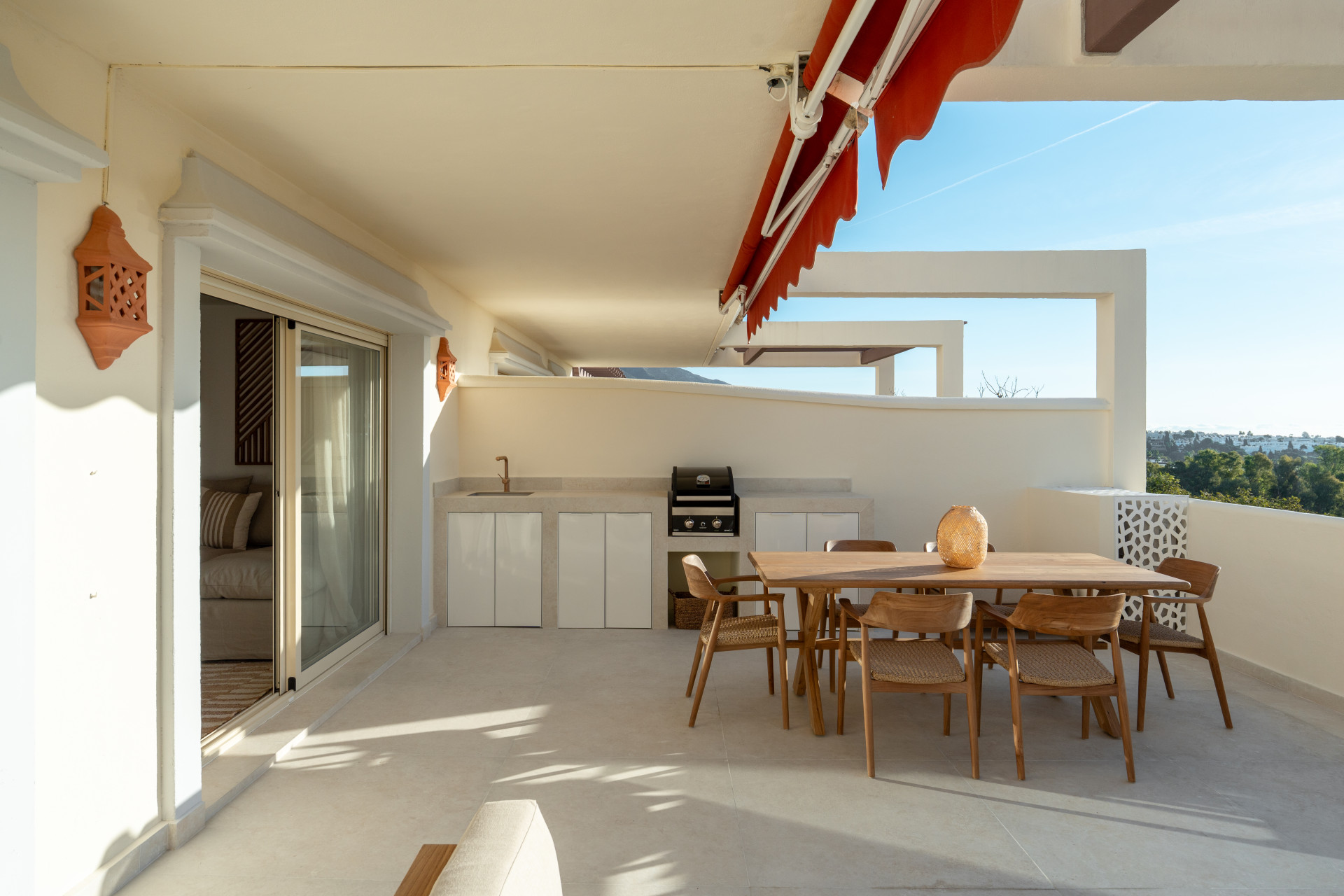 Renovated 3 Bedroom Apartment with sea & mountain views in Nueva Andalucía · Photo 25