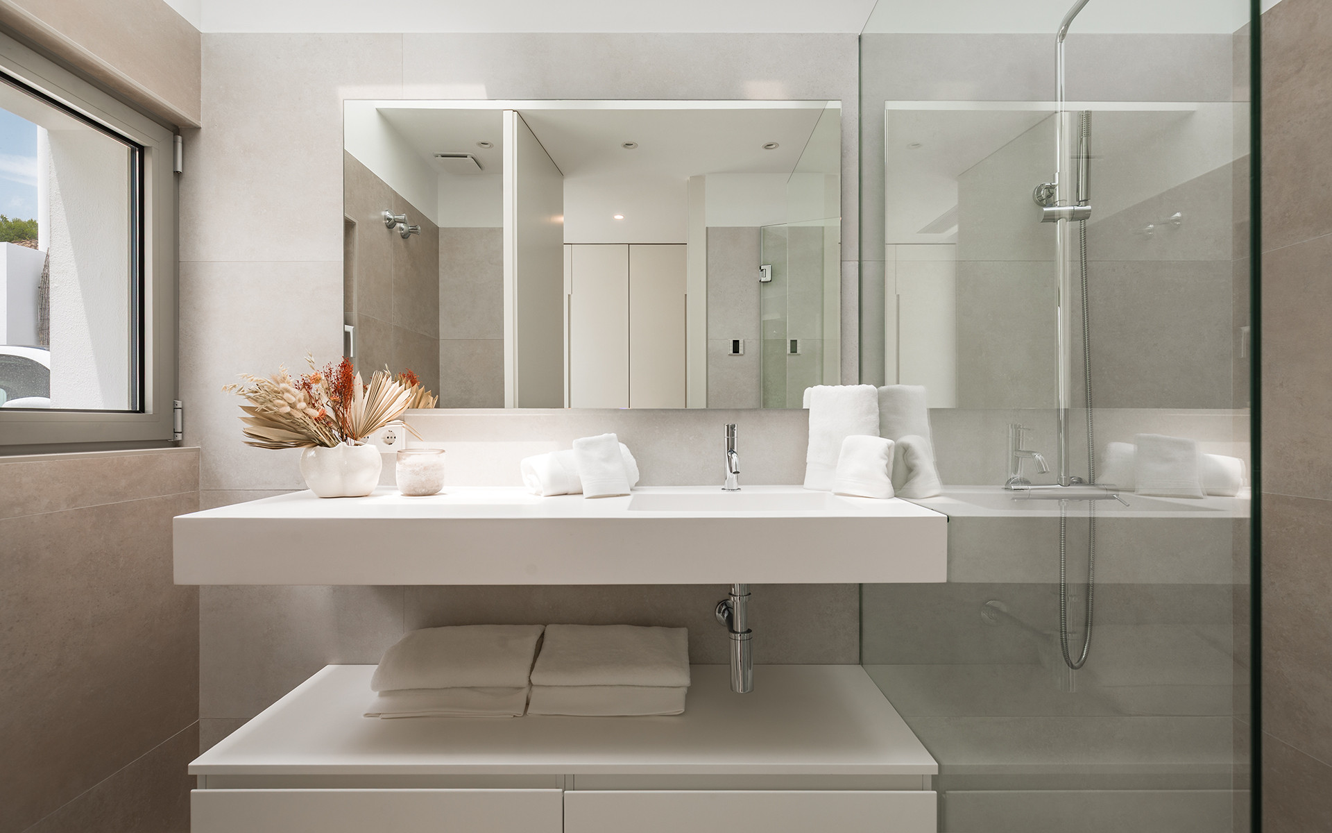 Modern 5-Bedroom Villa for Sale in El Paraíso, New Golden Mile, Marbella · Photo 15