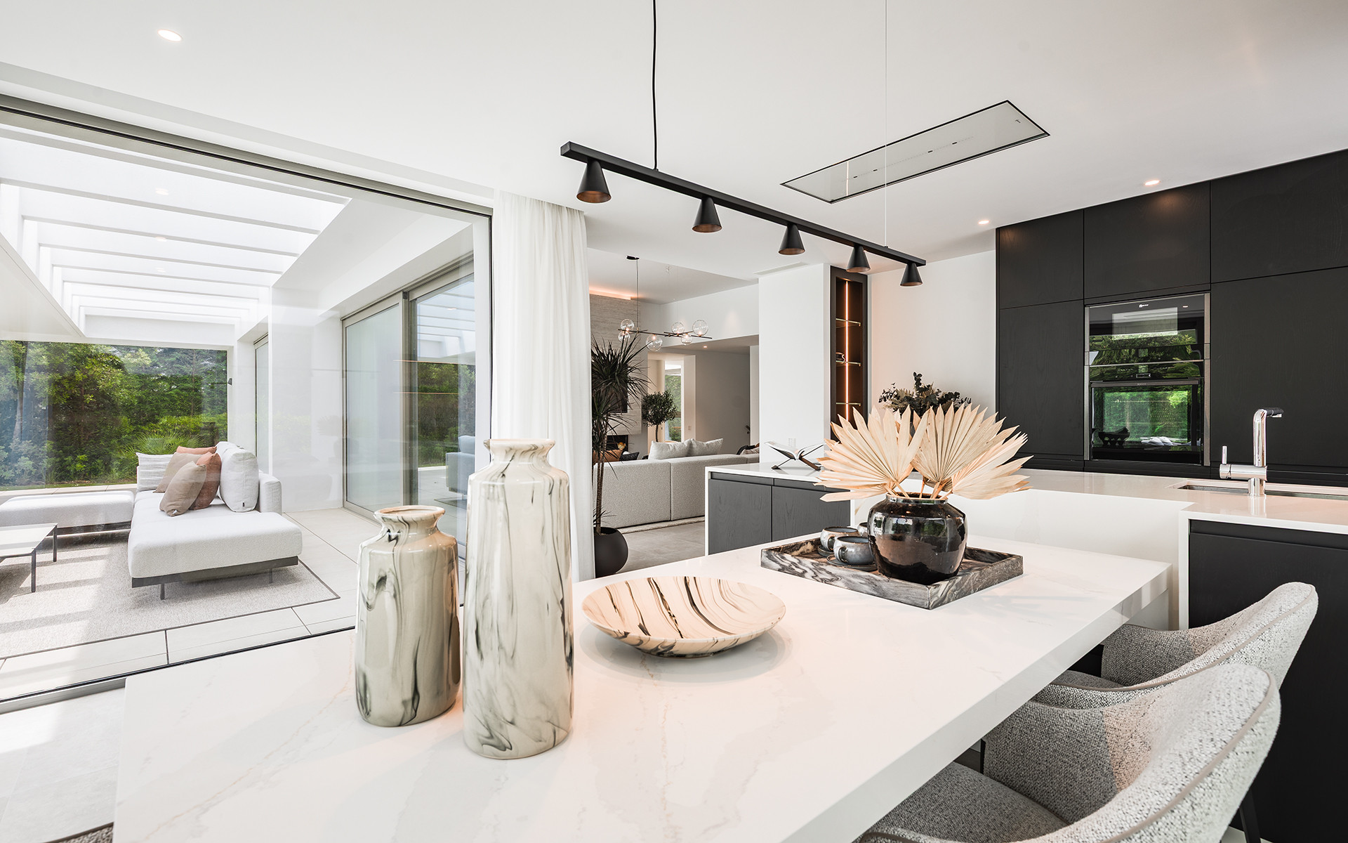 Modern 5-Bedroom Villa for Sale in El Paraíso, New Golden Mile, Marbella · Photo 9