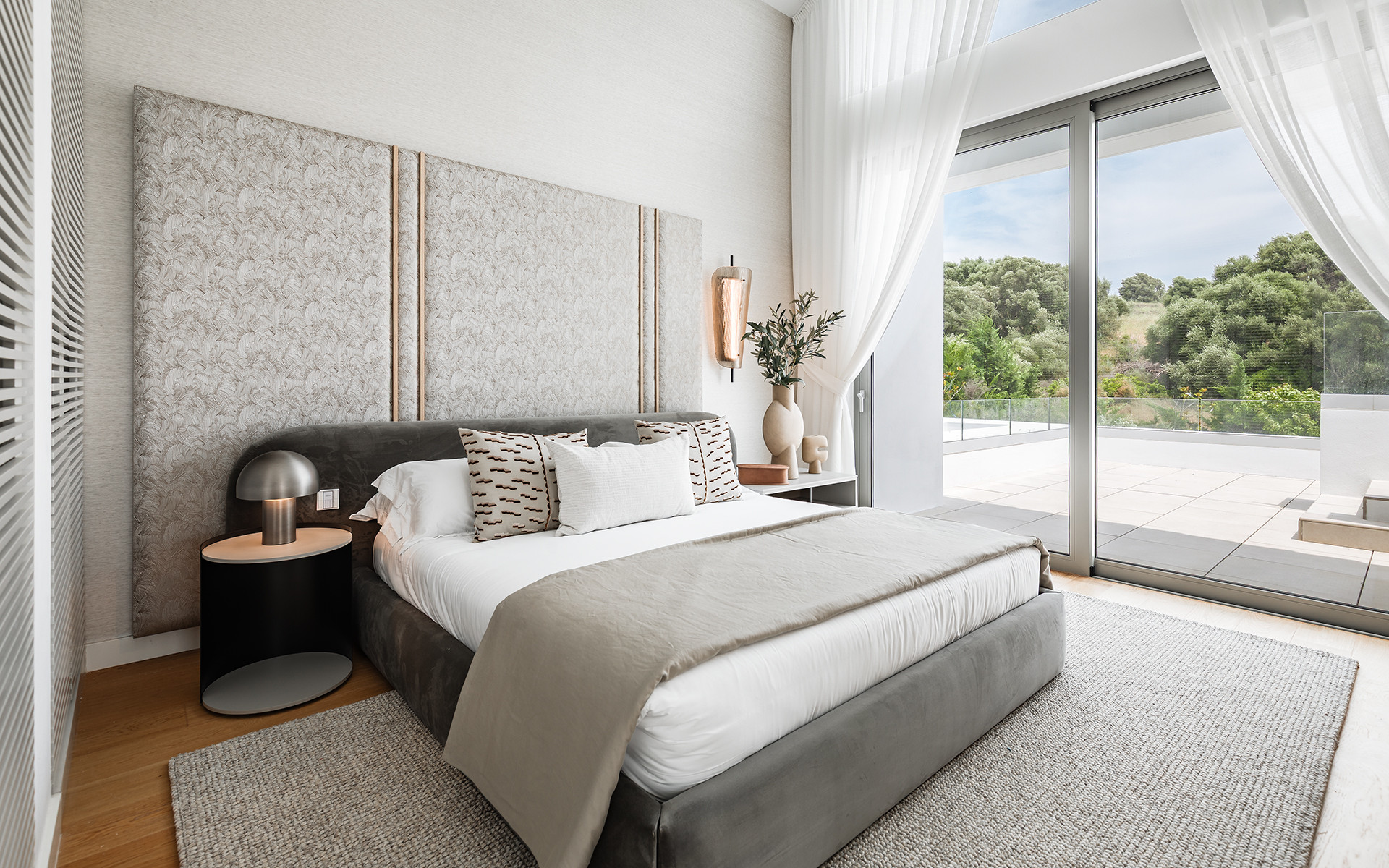 Modern 5-Bedroom Villa for Sale in El Paraíso, New Golden Mile, Marbella · Photo 12