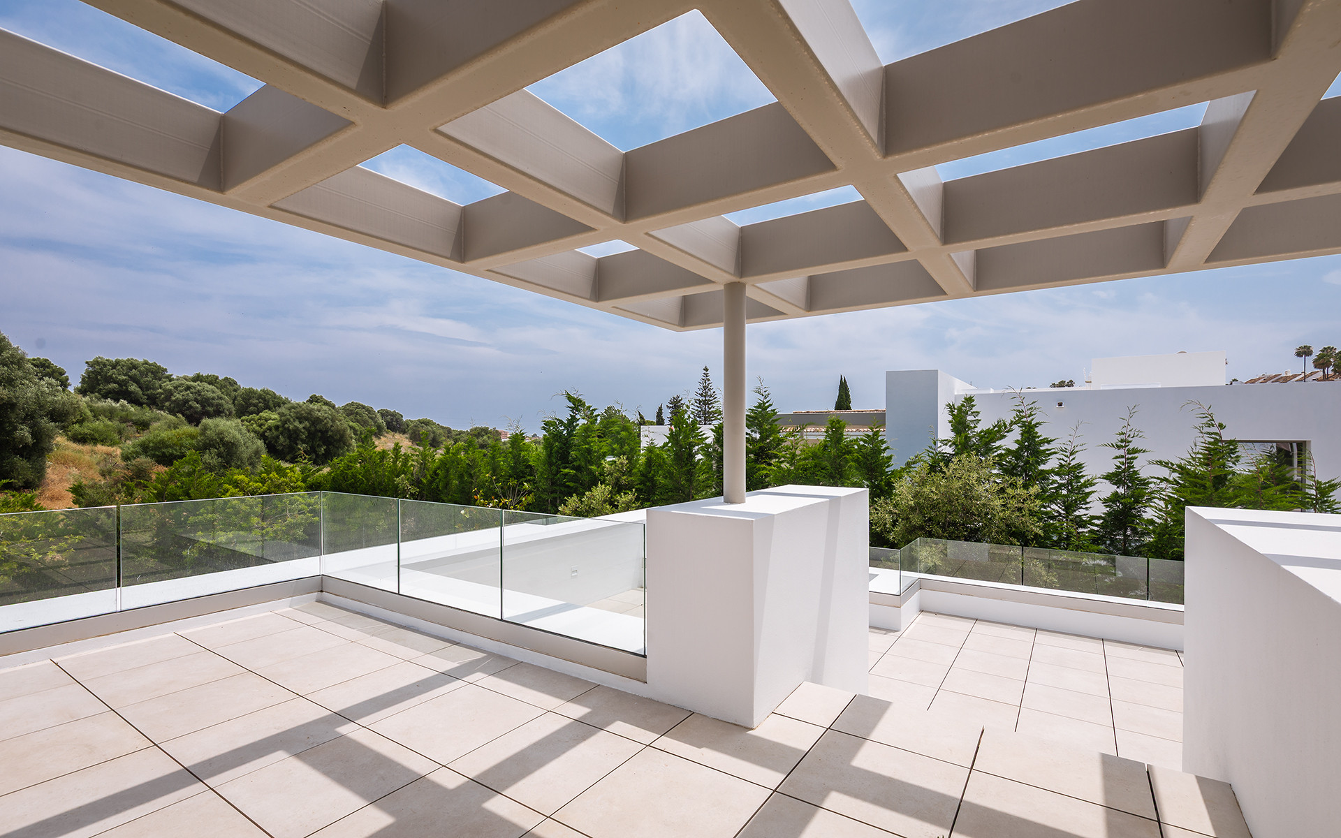 Modern 5-Bedroom Villa for Sale in El Paraíso, New Golden Mile, Marbella · Photo 23