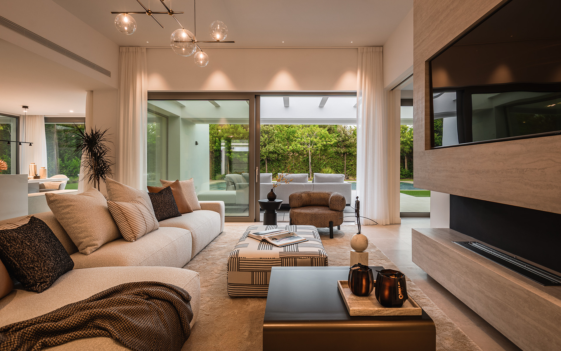 Modern 5-Bedroom Villa for Sale in El Paraíso, New Golden Mile, Marbella · Photo 24