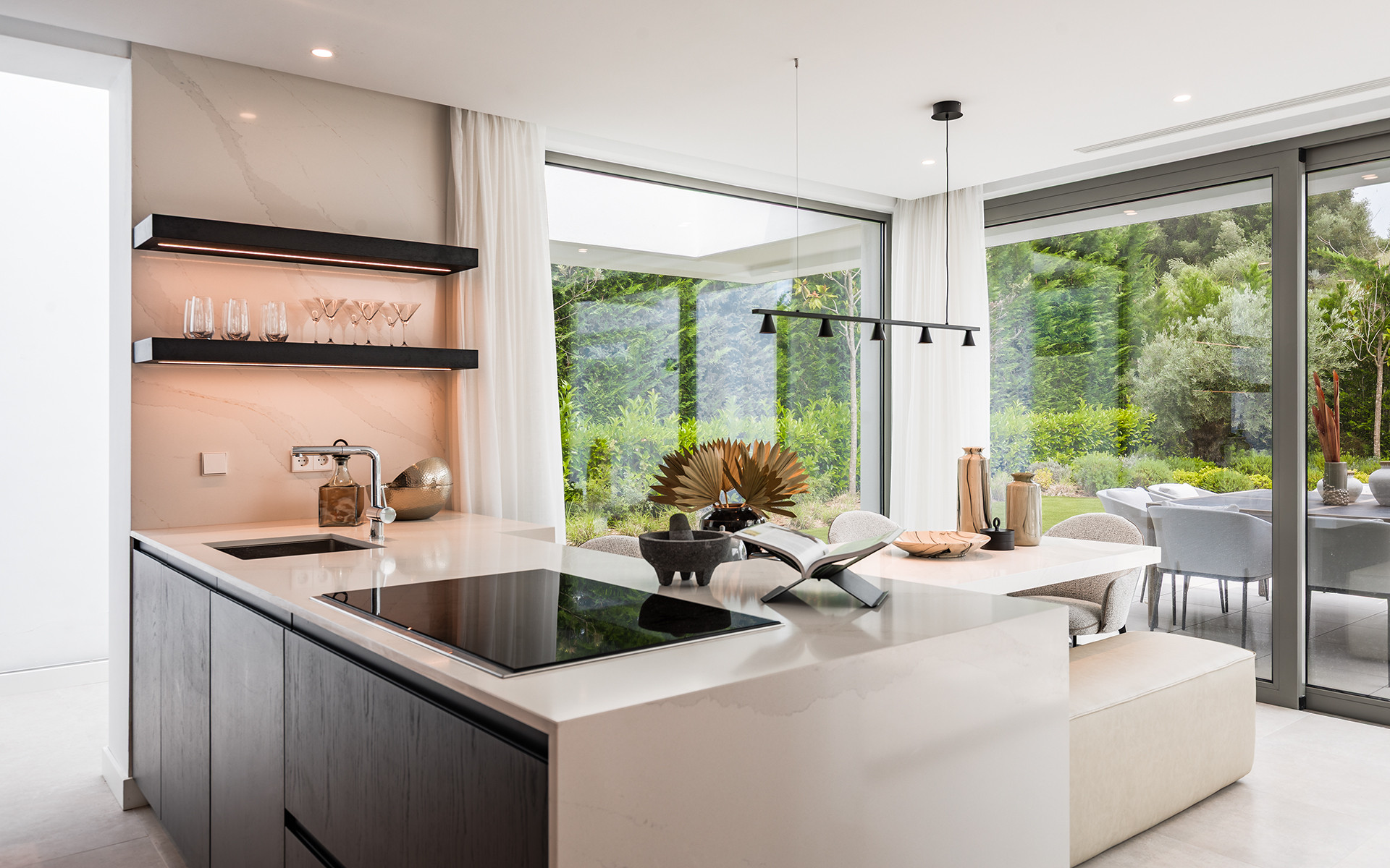 Modern 5-Bedroom Villa for Sale in El Paraíso, New Golden Mile, Marbella · Photo 8