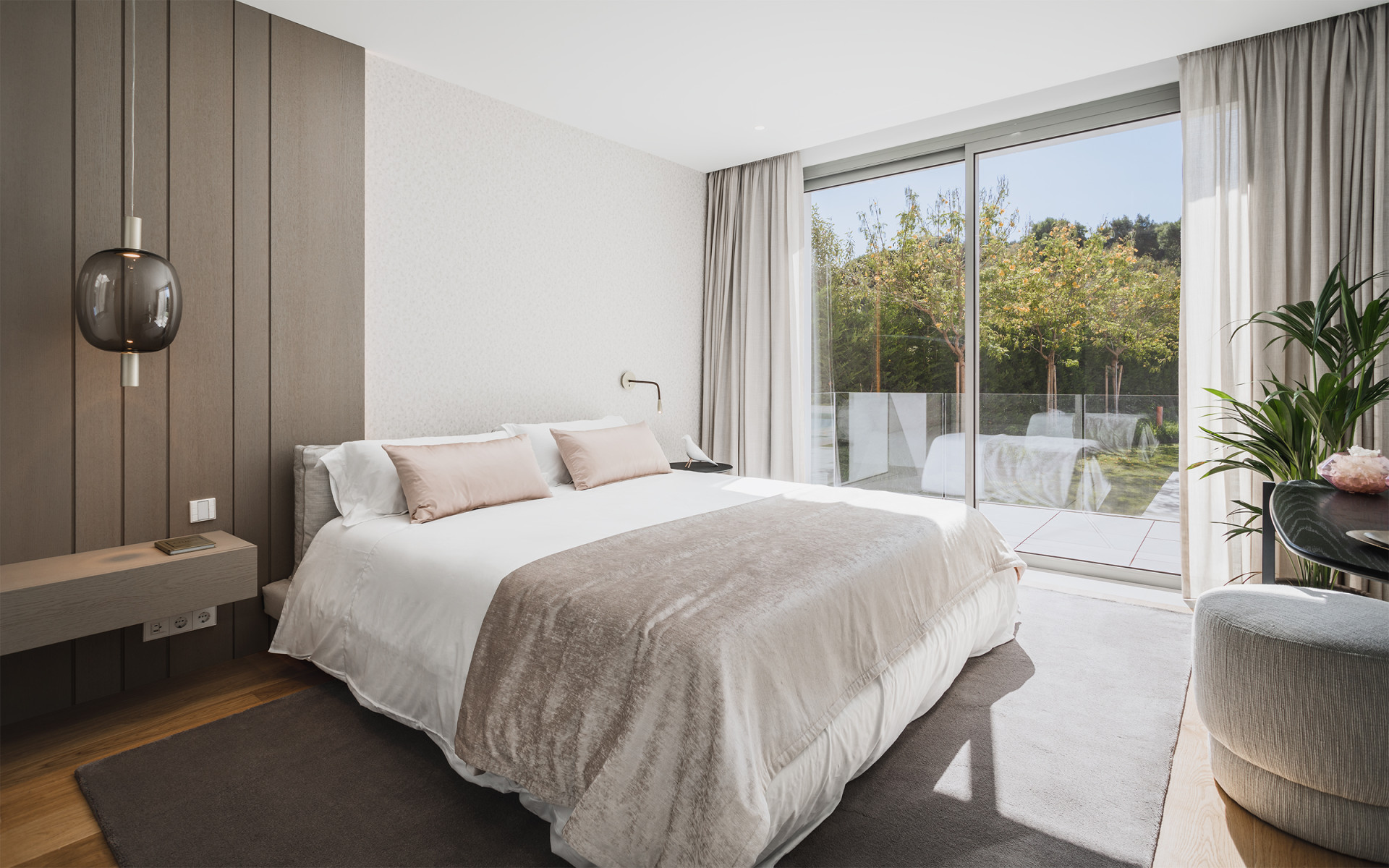 Contemporary Villa for Sale in El Paraíso, New Golden Mile, Marbella · Photo 12