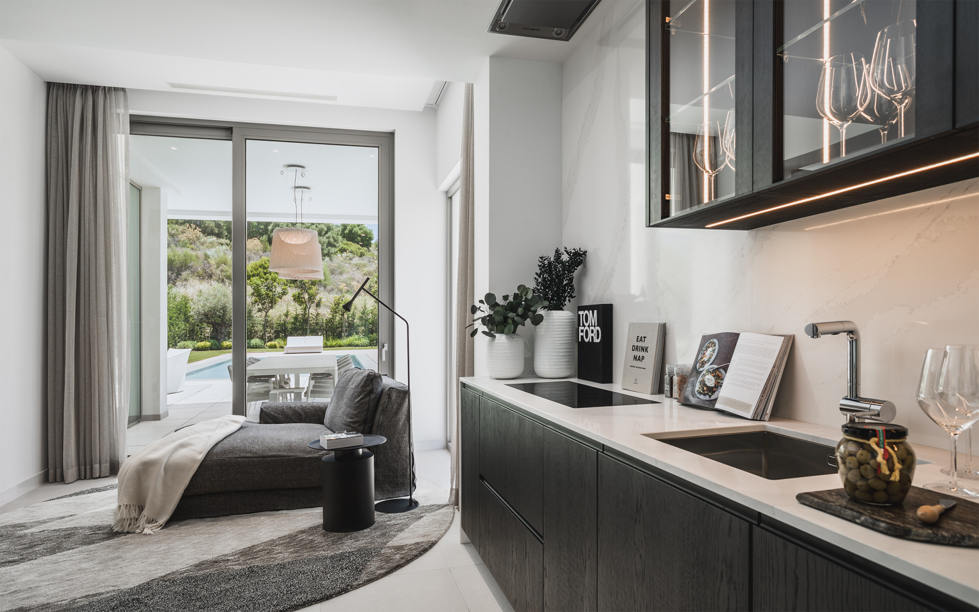 Contemporary Villa for Sale in El Paraíso, New Golden Mile, Marbella · Photo 10