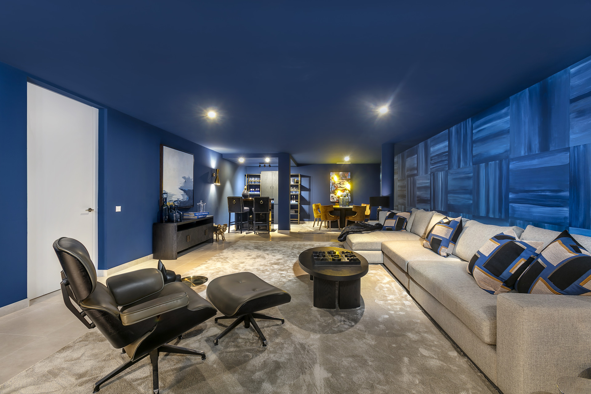 Elegant Contemporary Villa with 5 En-Suite Bedrooms in El Paraíso, New Golden Mile, Marbella · Photo 24