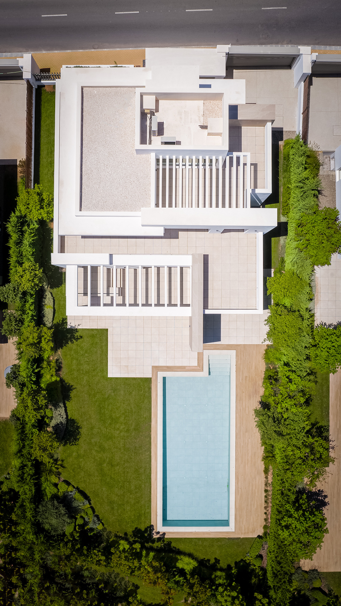 Elegant Contemporary Villa with 5 En-Suite Bedrooms in El Paraíso, New Golden Mile, Marbella · Photo 29