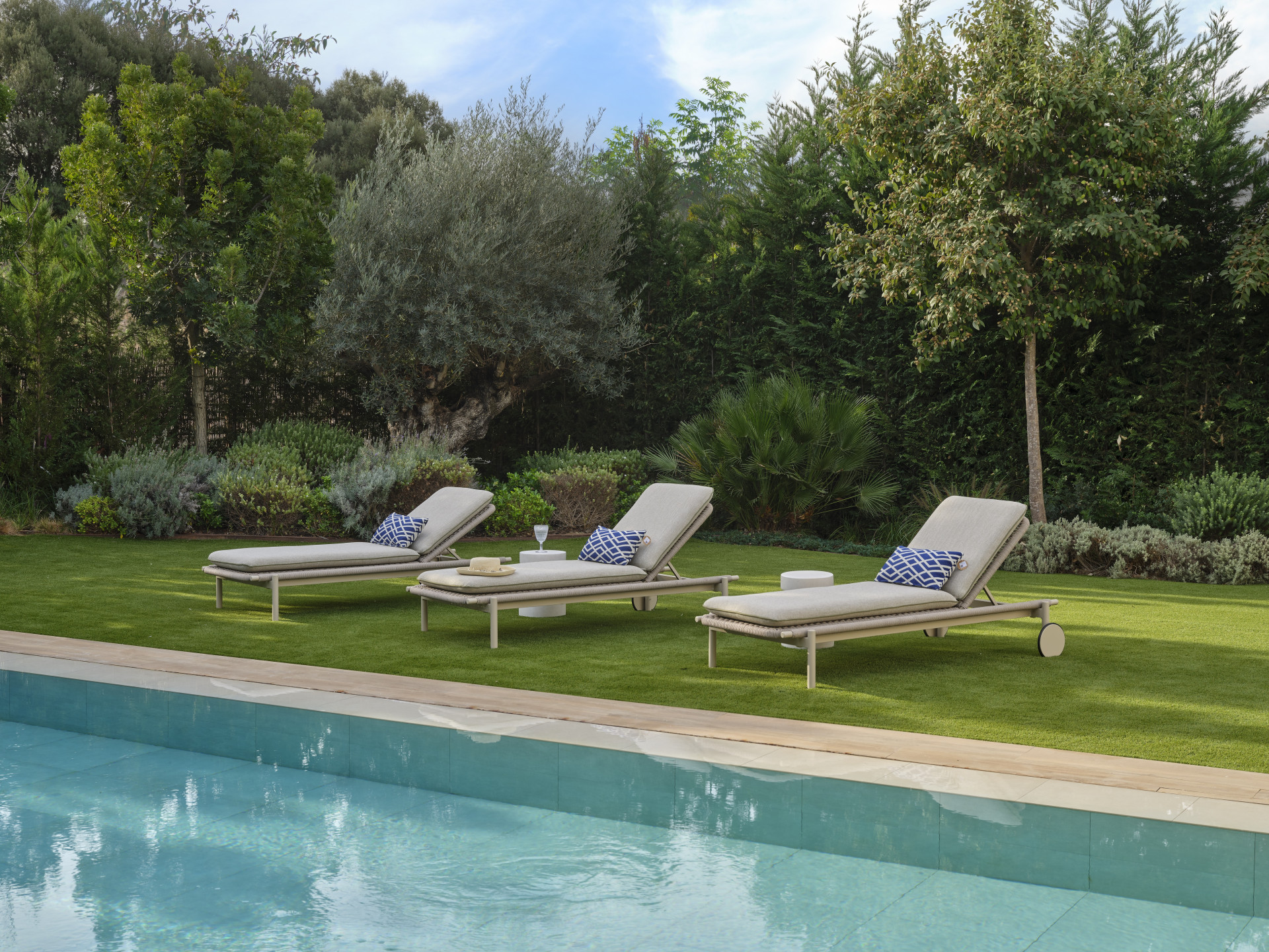 Elegant Contemporary Villa with 5 En-Suite Bedrooms in El Paraíso, New Golden Mile, Marbella · Photo 14