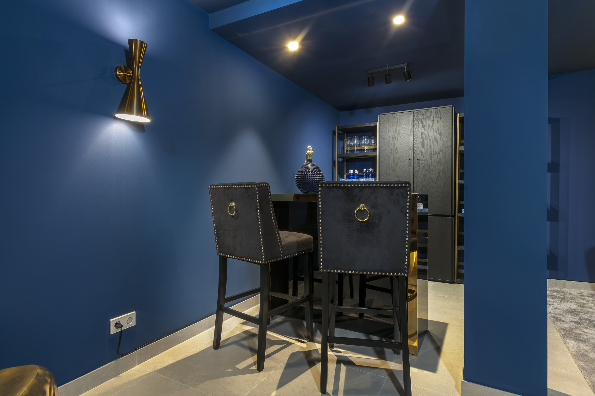 Elegant Contemporary Villa with 5 En-Suite Bedrooms in El Paraíso, New Golden Mile, Marbella · Photo 27