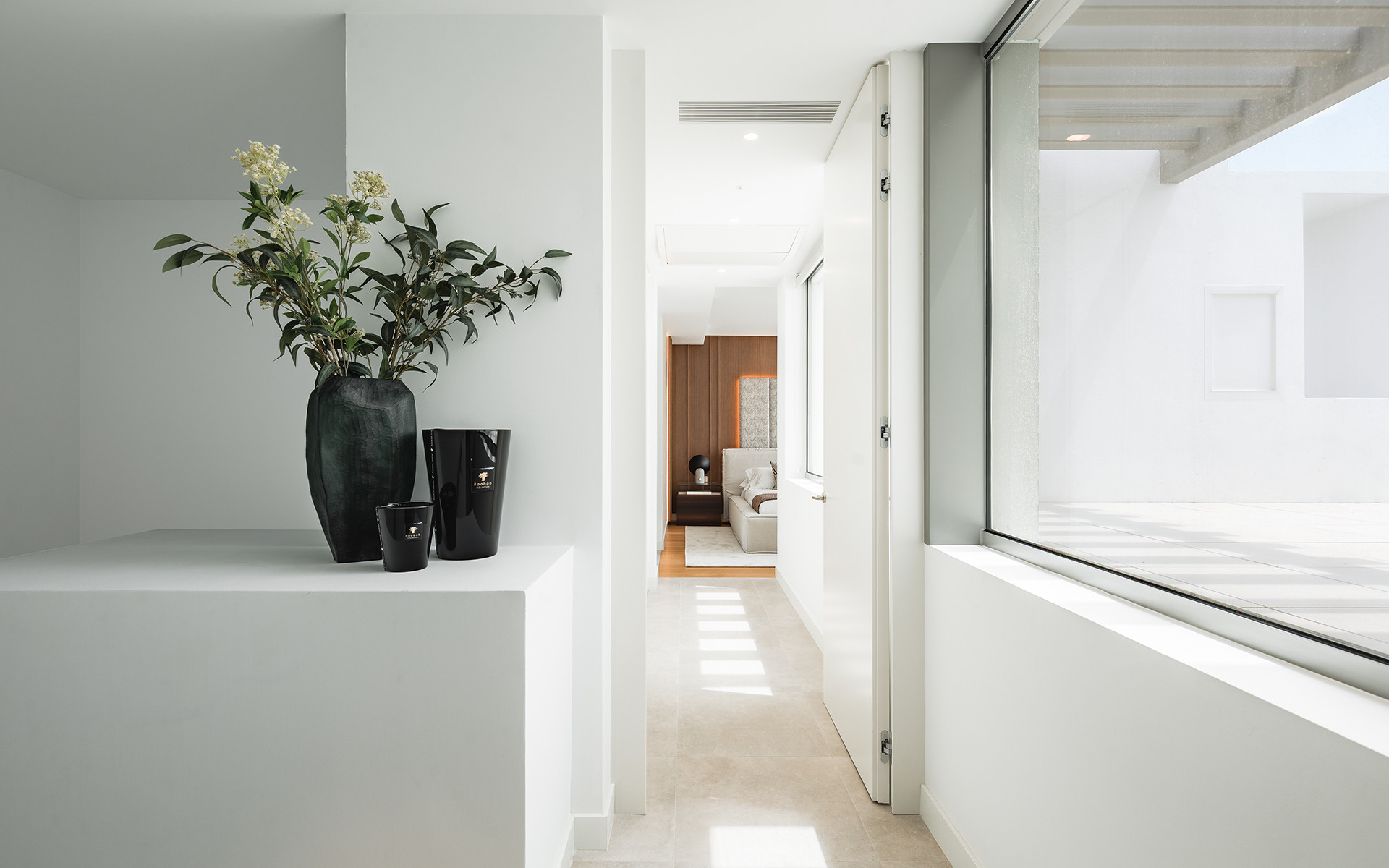 Elegant Contemporary Villa with 5 En-Suite Bedrooms in El Paraíso, New Golden Mile, Marbella · Photo 16