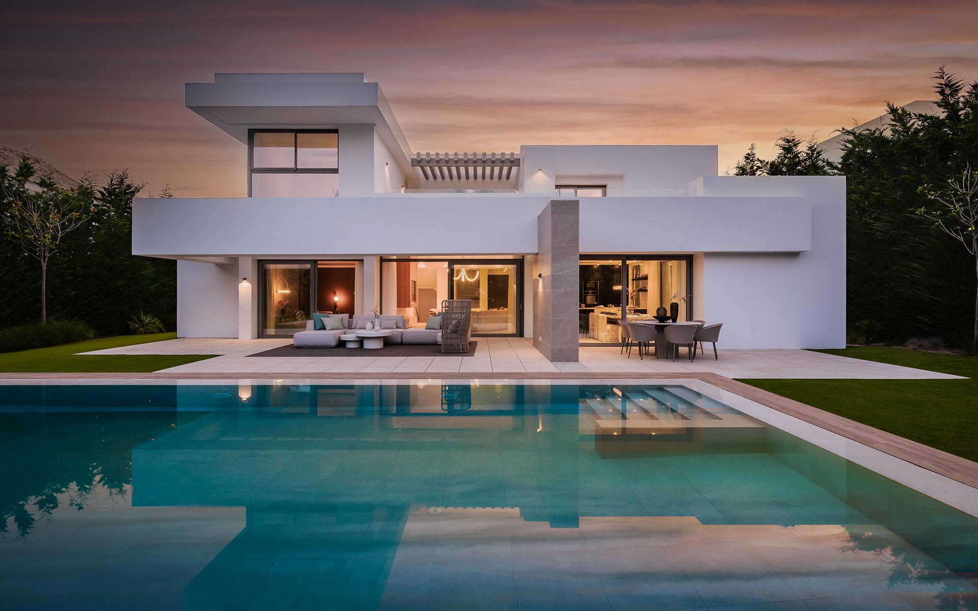 Elegant Contemporary Villa with 5 En-Suite Bedrooms in El Paraíso, New Golden Mile, Marbella · Photo 22
