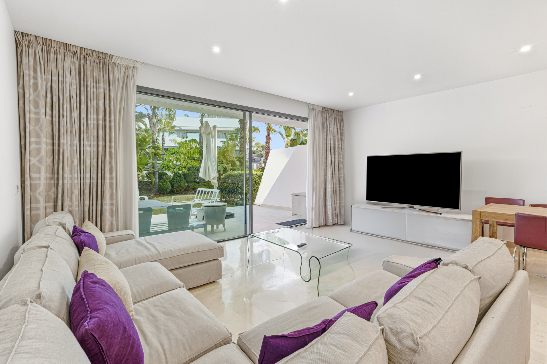 Exceptional four-bedroom townhouse located in an exclusive gated community in La Cala De Mijas · Photo 13