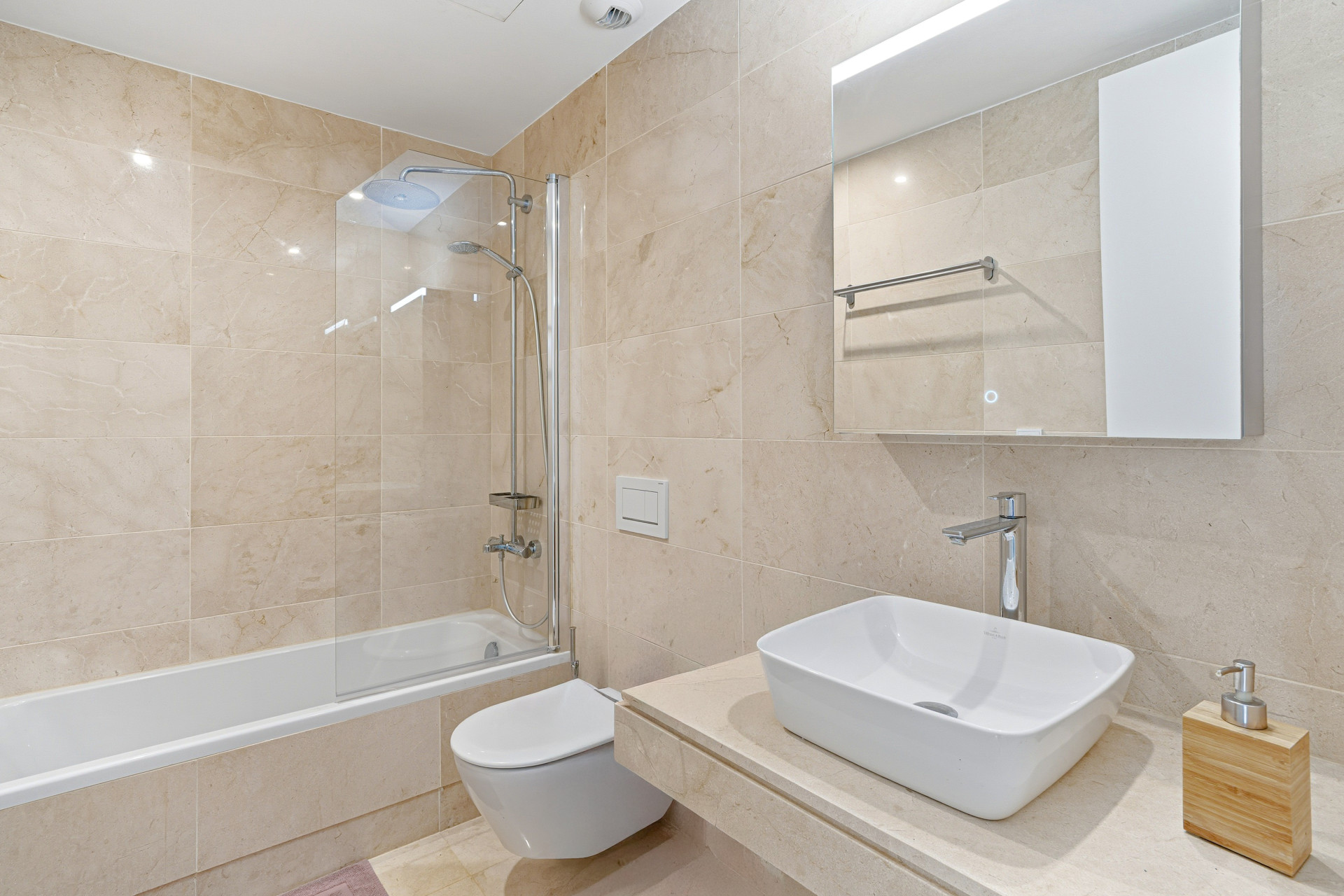 Exceptional four-bedroom townhouse located in an exclusive gated community in La Cala De Mijas · Photo 28