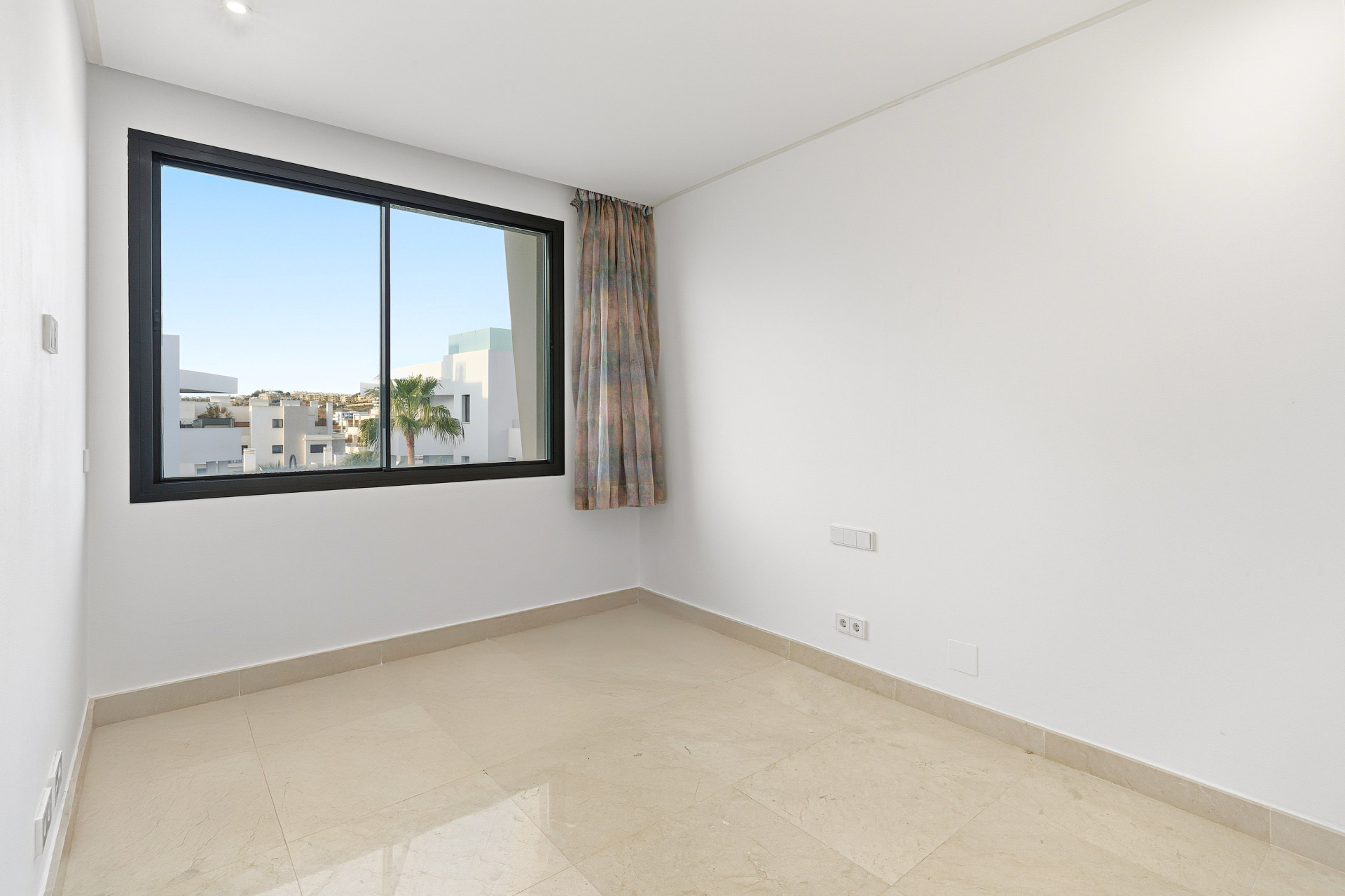 Exceptional four-bedroom townhouse located in an exclusive gated community in La Cala De Mijas · Photo 18