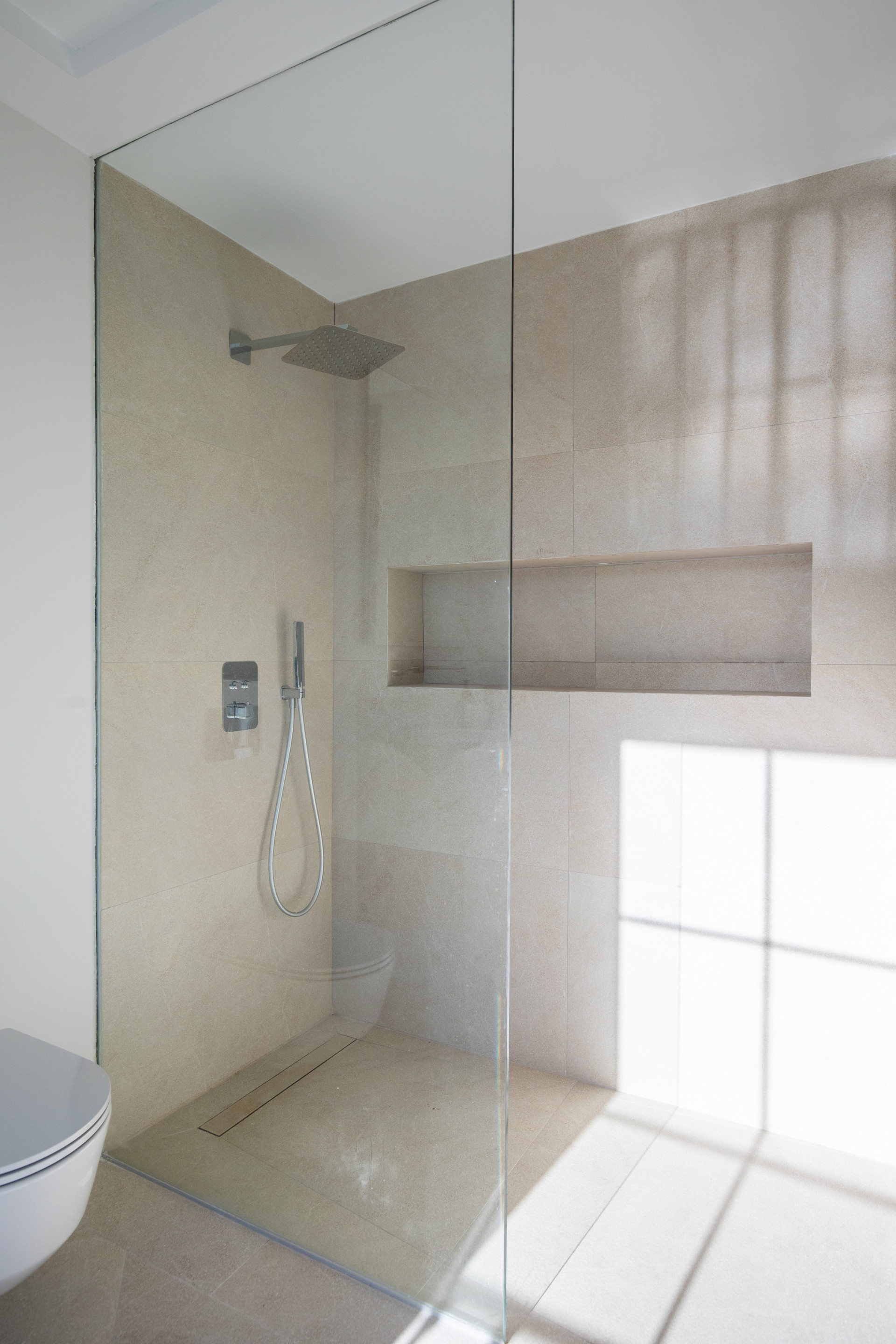 Refined contemporary residence set within the prestigious Los Arqueros community in Benahavís · Photo 16