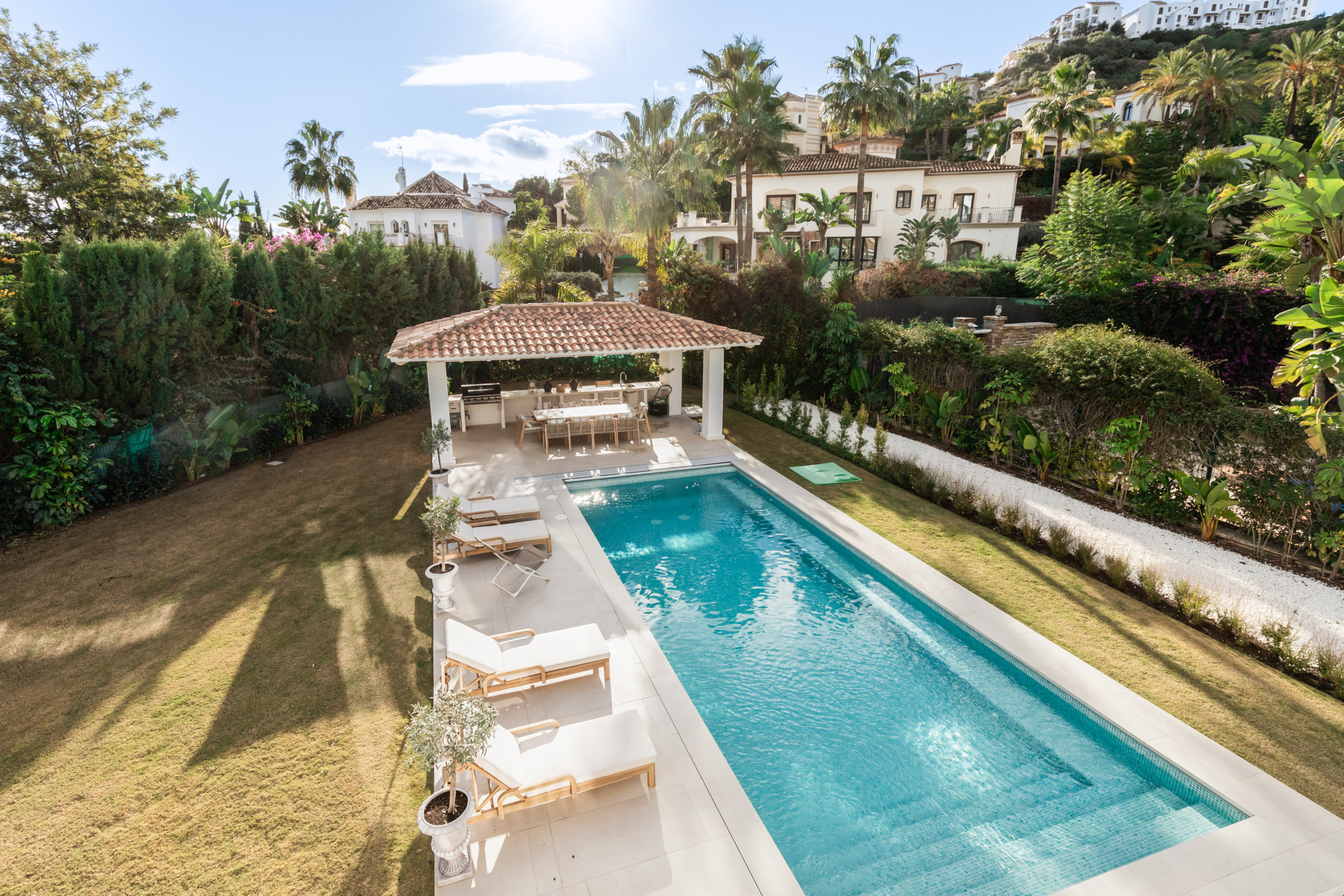 Refined contemporary residence set within the prestigious Los Arqueros community in Benahavís · Photo 37