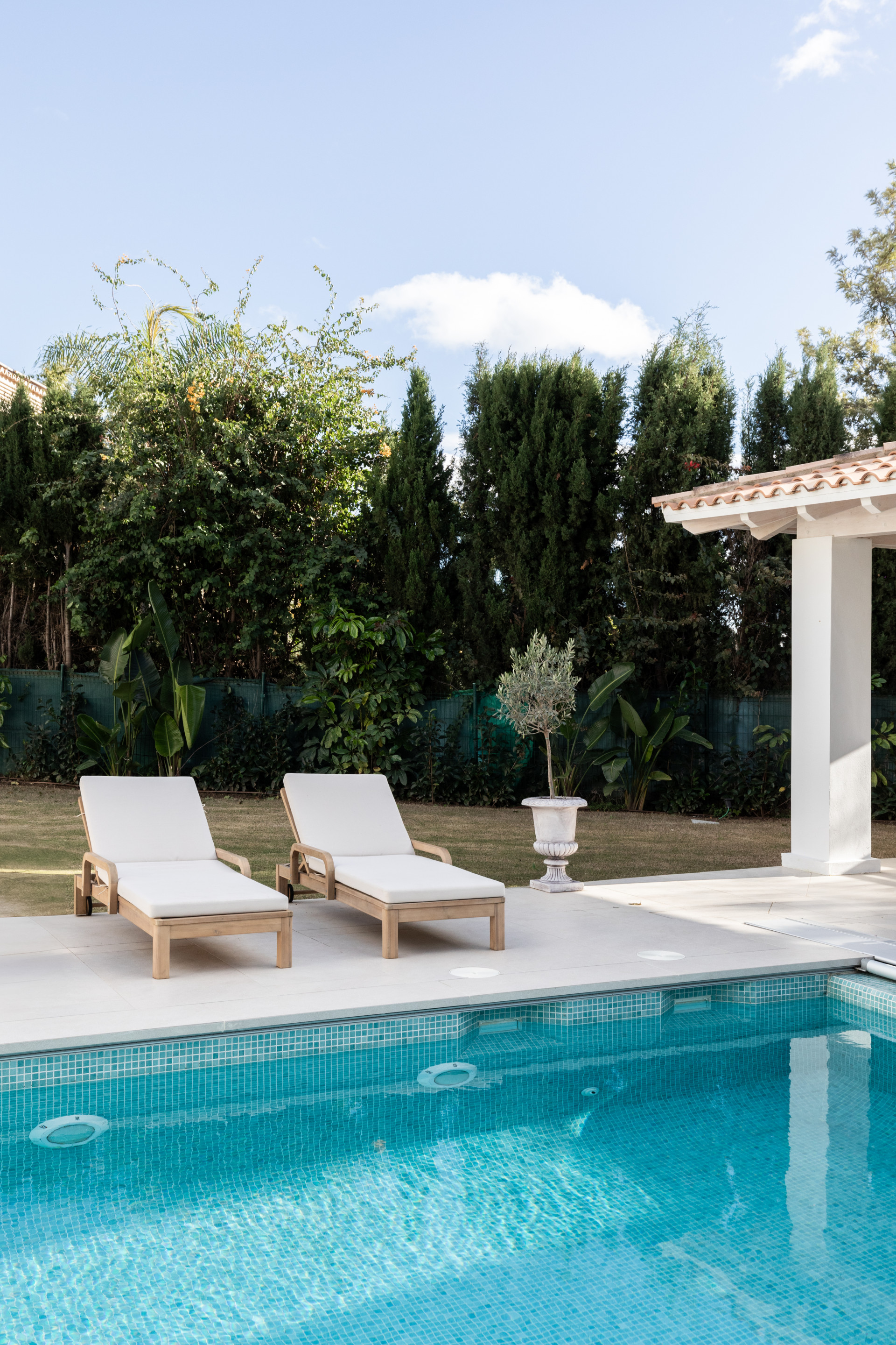 Refined contemporary residence set within the prestigious Los Arqueros community in Benahavís · Photo 36