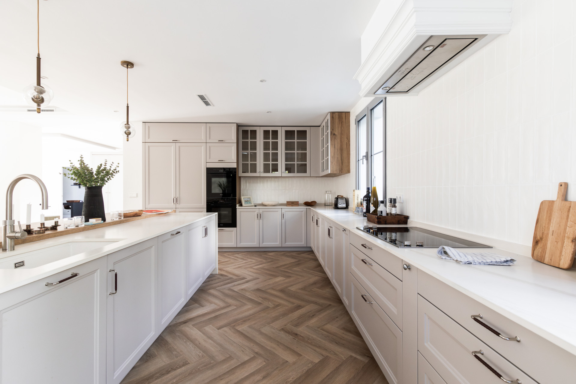 Refined contemporary residence set within the prestigious Los Arqueros community in Benahavís · Photo 8