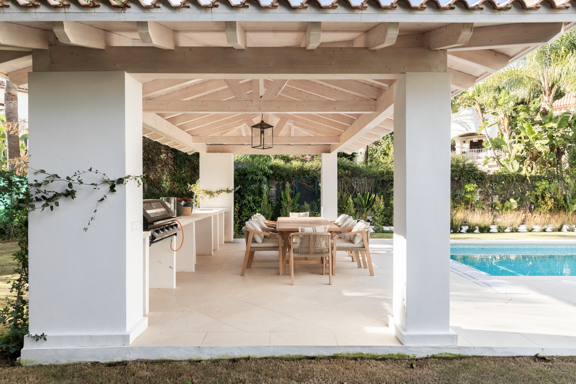 Refined contemporary residence set within the prestigious Los Arqueros community in Benahavís · Photo 30