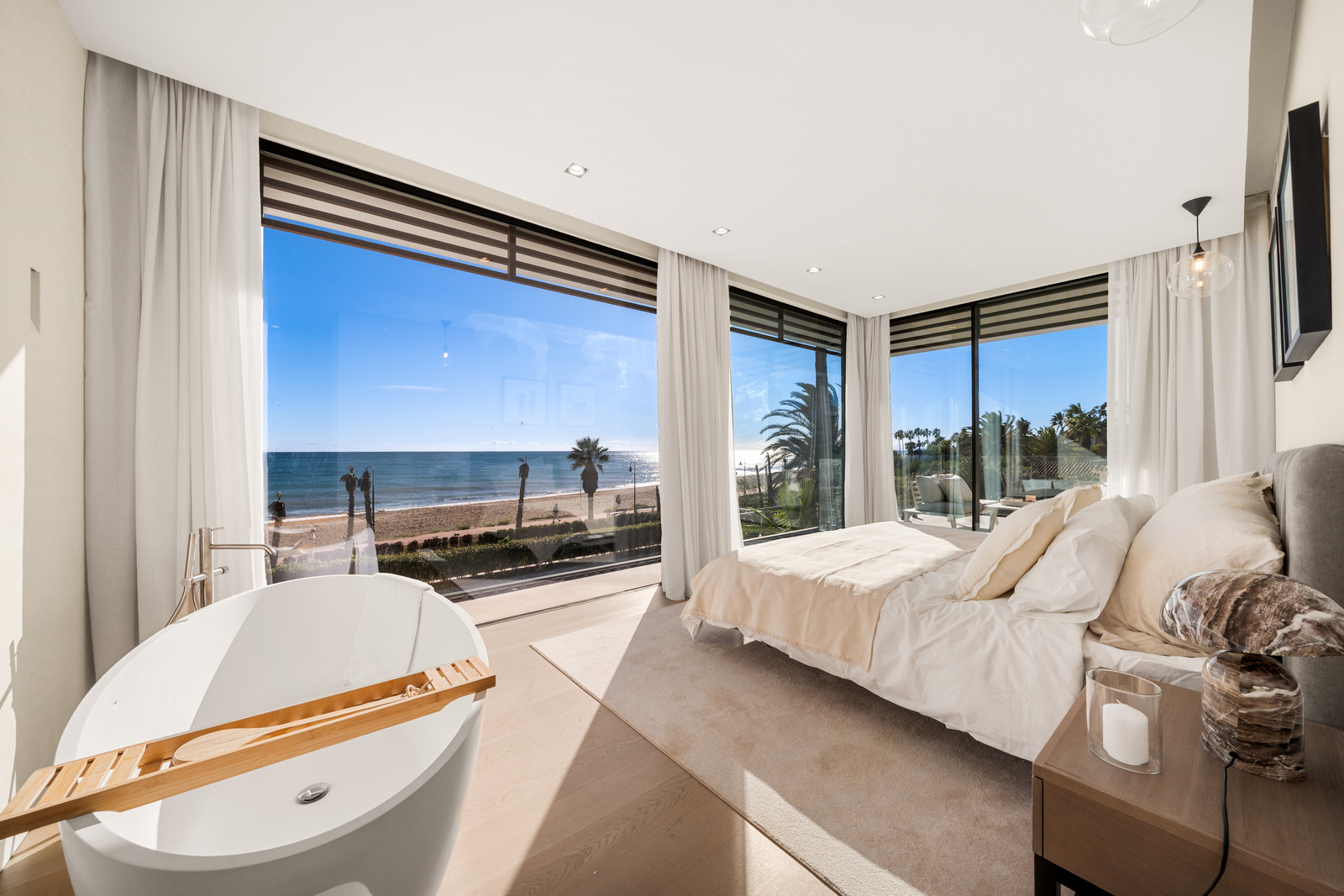 Contemporary Beachfront Masterpiece with Panoramic Sea Views – New Golden Mile · Photo 14