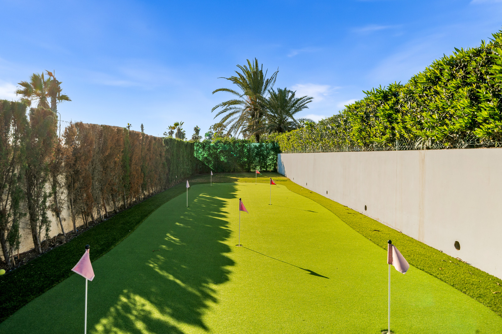 Contemporary Beachfront Masterpiece with Panoramic Sea Views – New Golden Mile · Photo 23