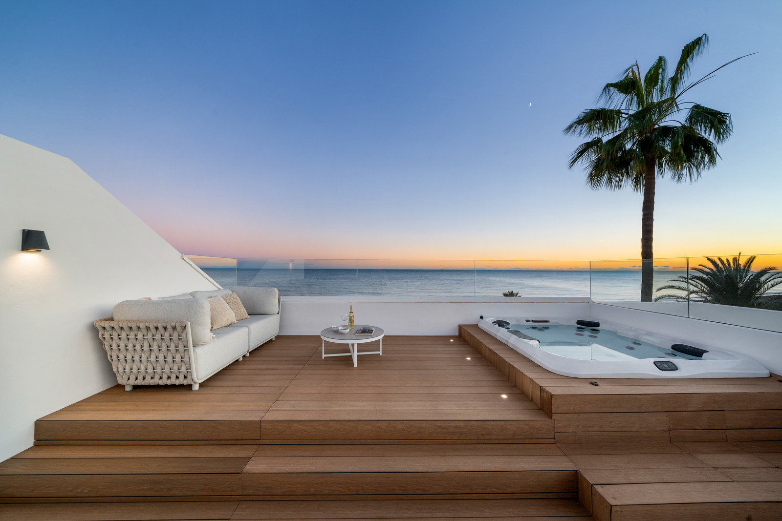 Contemporary Beachfront Masterpiece with Panoramic Sea Views – New Golden Mile · Photo 26