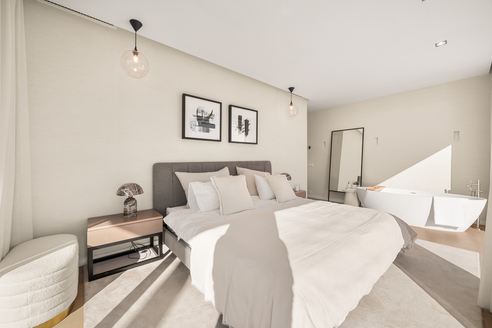 Contemporary Beachfront Masterpiece with Panoramic Sea Views – New Golden Mile · Photo 15