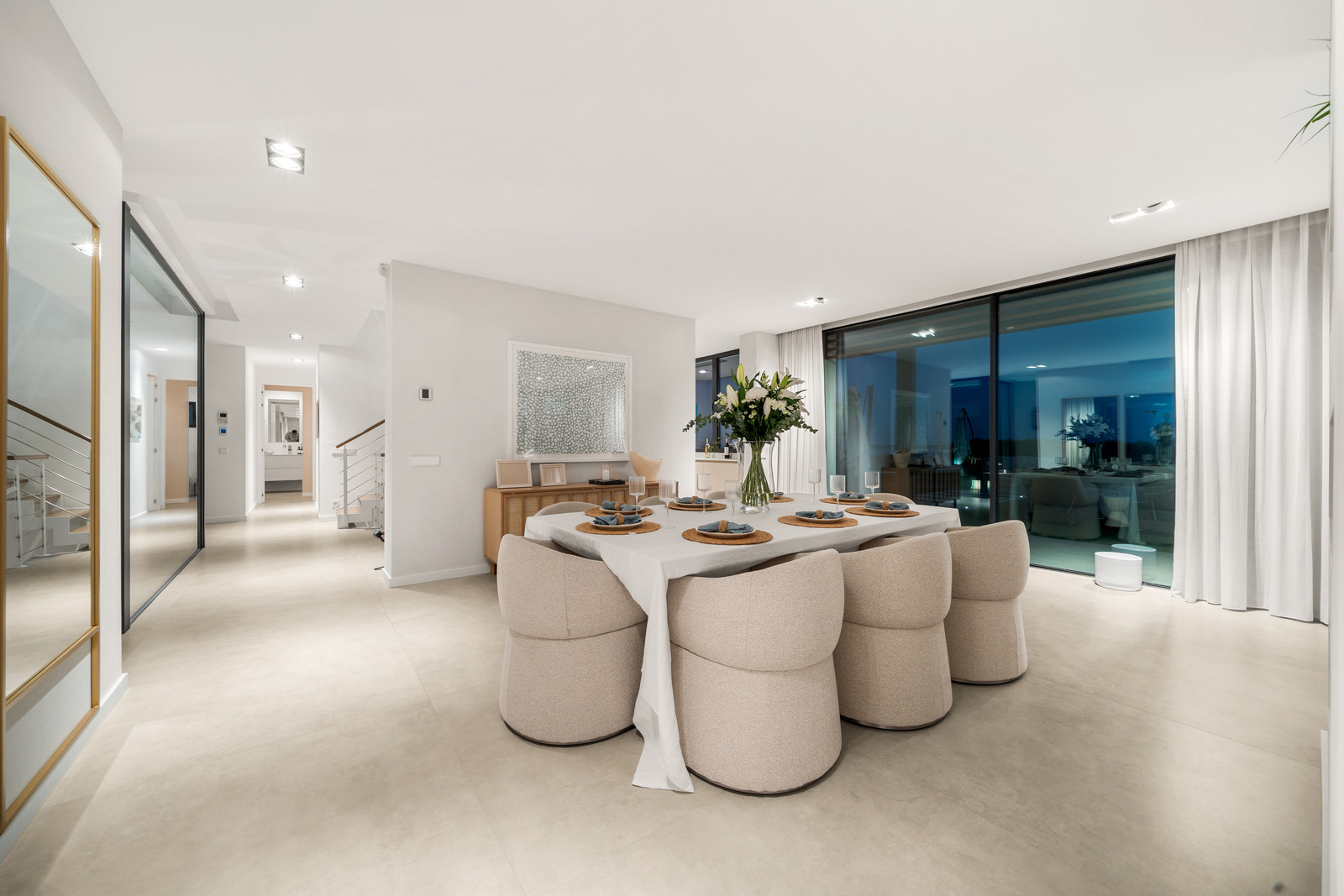 Contemporary Beachfront Masterpiece with Panoramic Sea Views – New Golden Mile · Photo 28