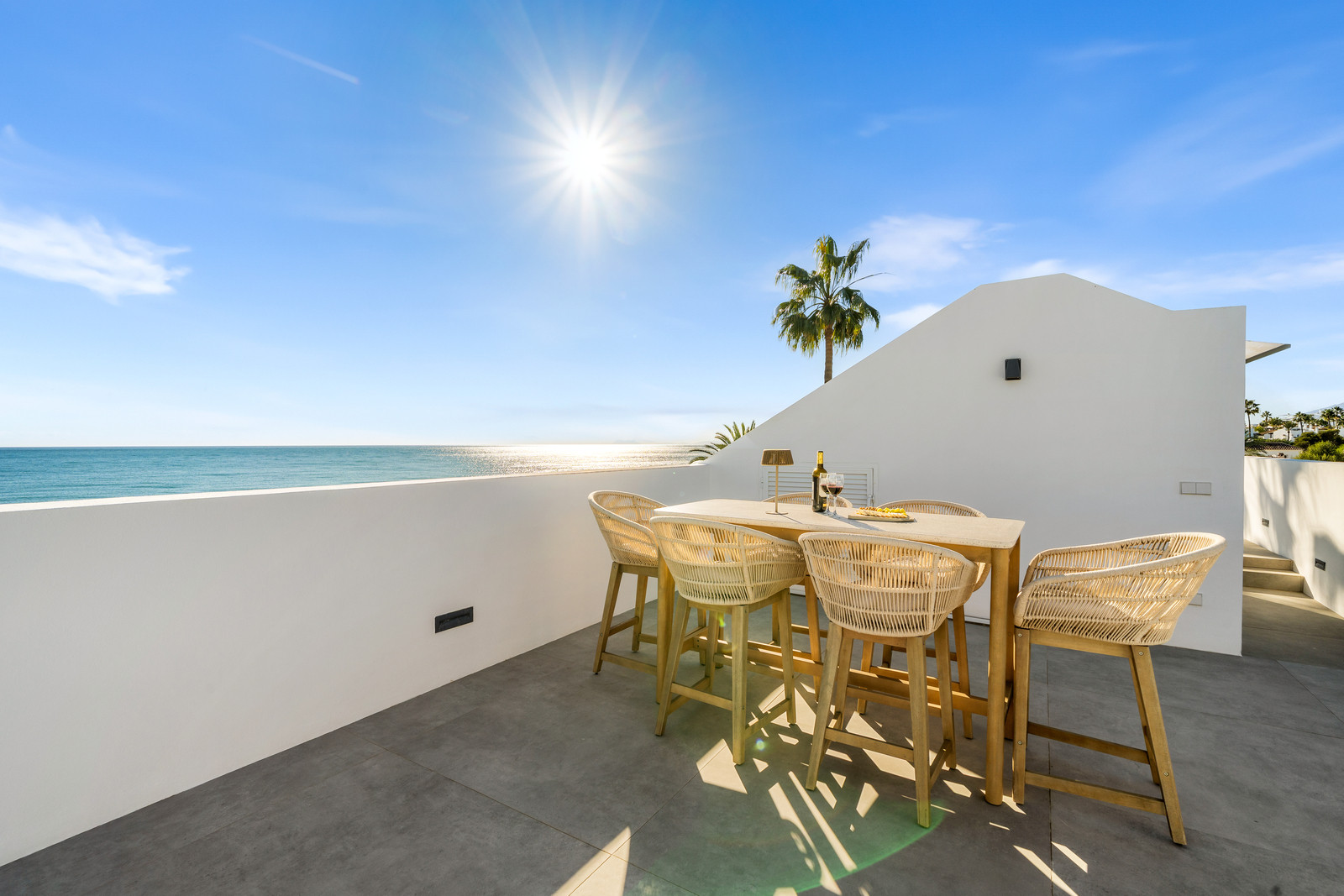 Contemporary Beachfront Masterpiece with Panoramic Sea Views – New Golden Mile · Photo 18