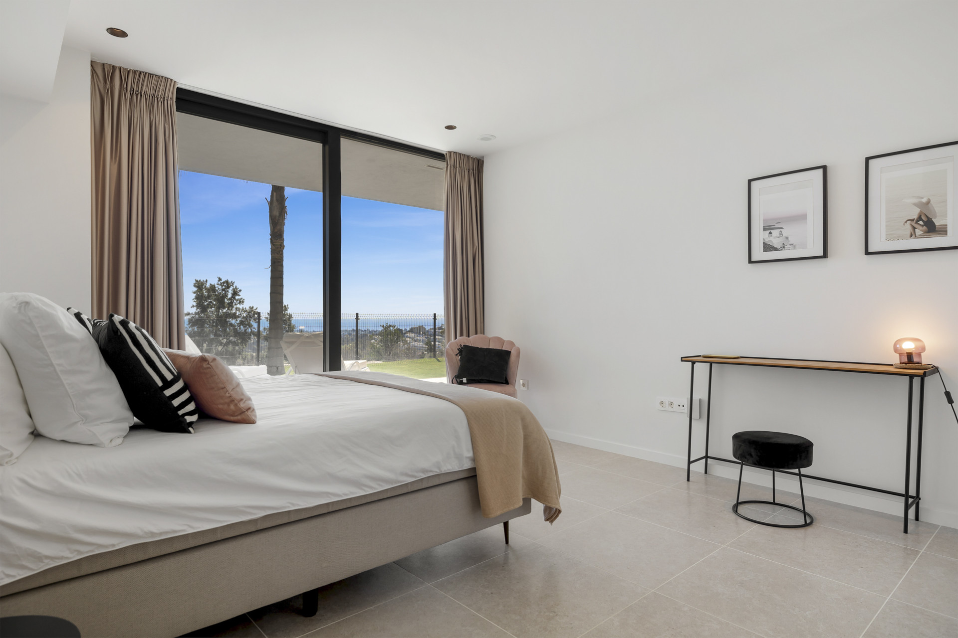 Panoramic Golf & Sea View Villa in Benahavís · Photo 23