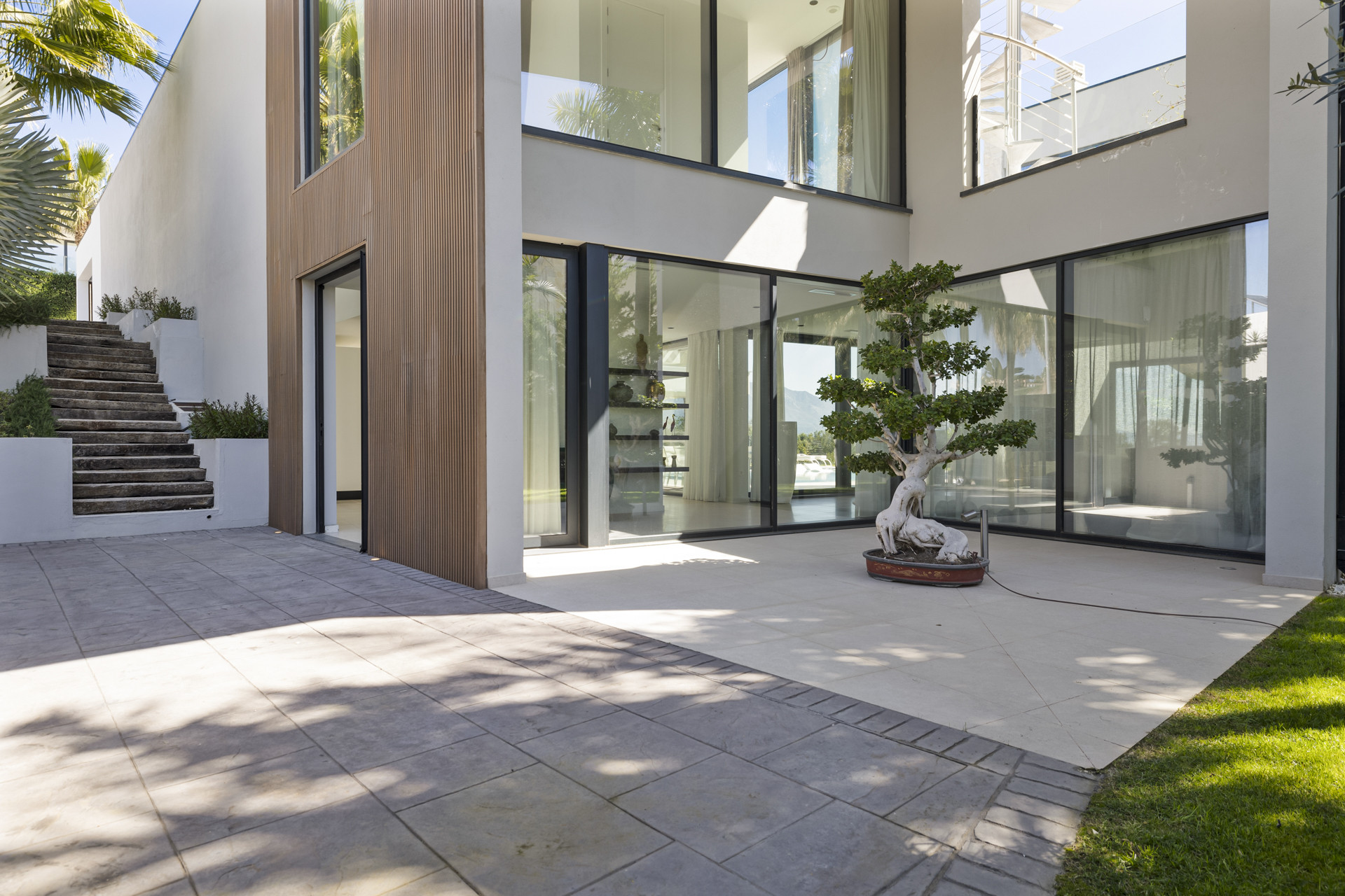 Panoramic Golf & Sea View Villa in Benahavís · Photo 31