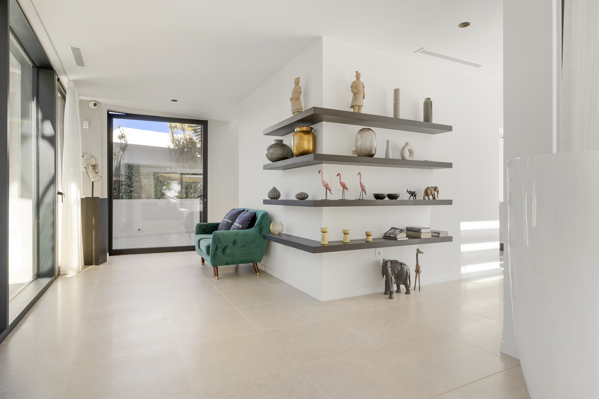 Panoramic Golf & Sea View Villa in Benahavís · Photo 26