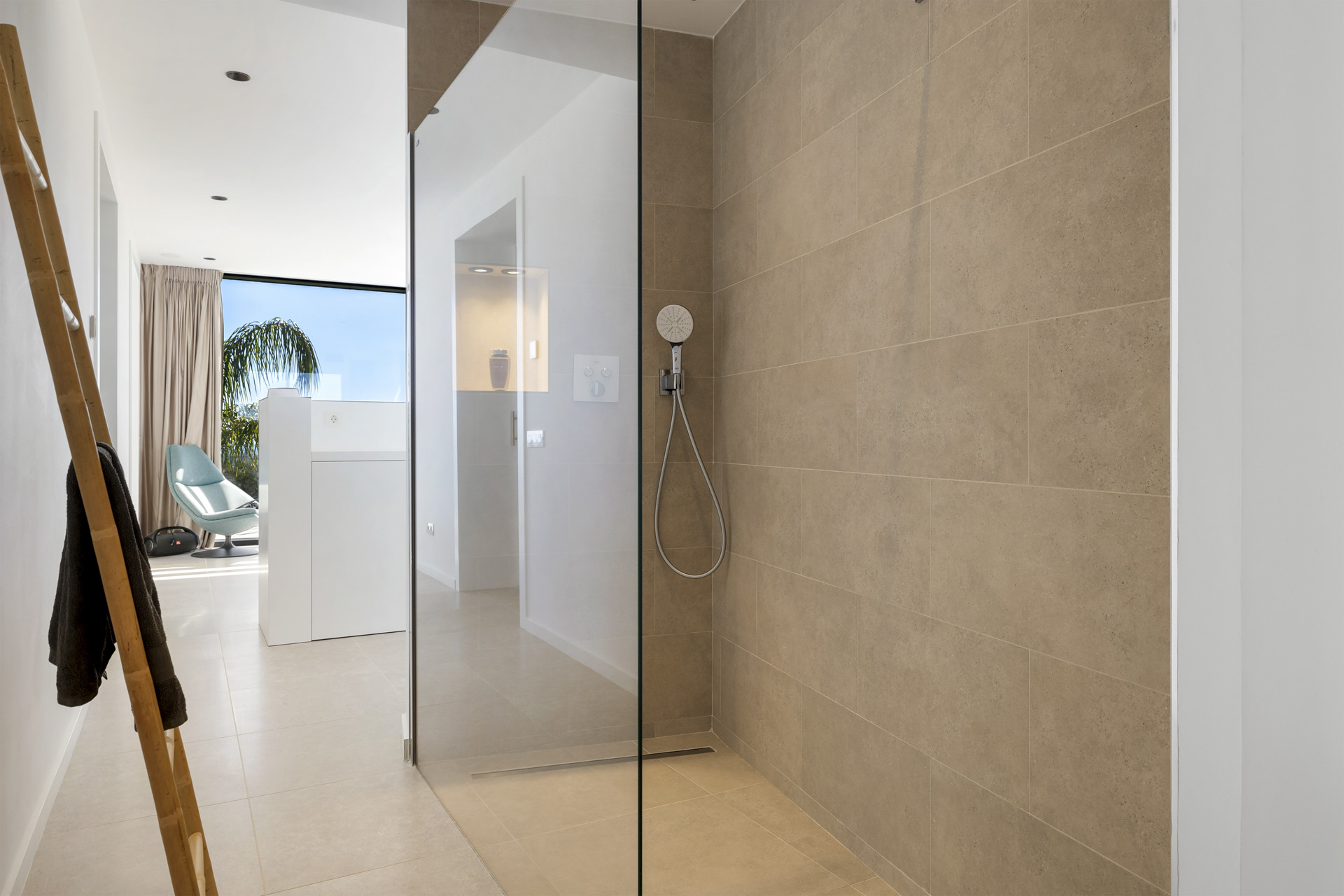 Panoramic Golf & Sea View Villa in Benahavís · Photo 28