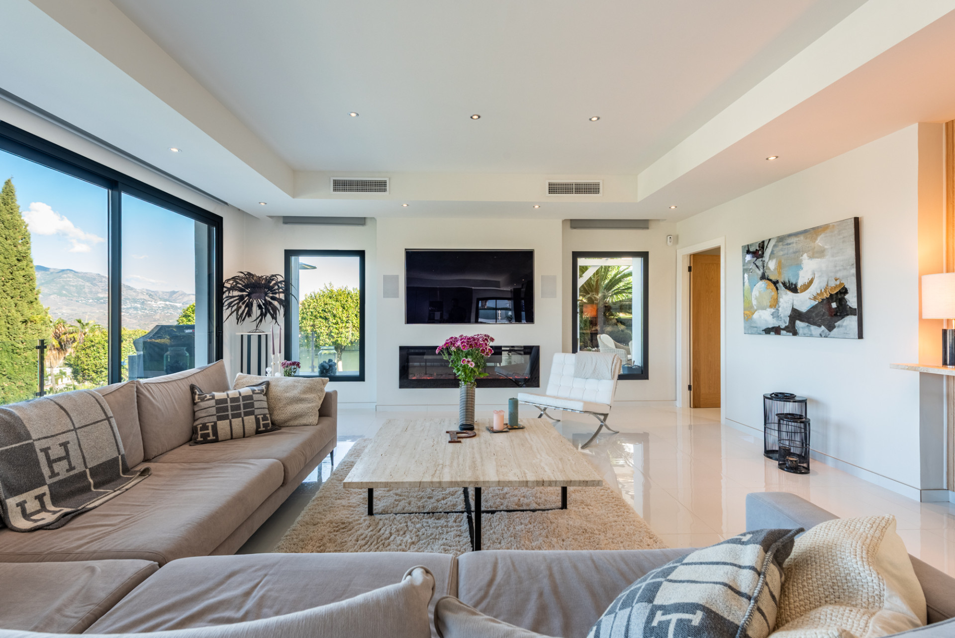 Exclusive Golf Lifestyle Villa with Panoramic Views in La Cala Golf · Photo 8