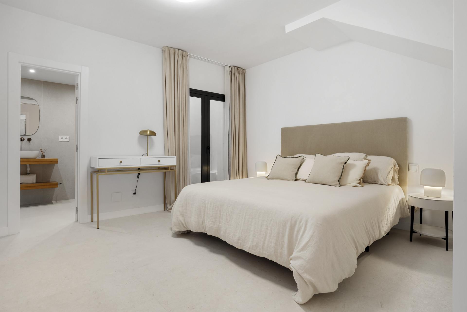 Luxury Frontline Golf Townhouse in Los Olivos, Nueva Andalucía · Photo 26