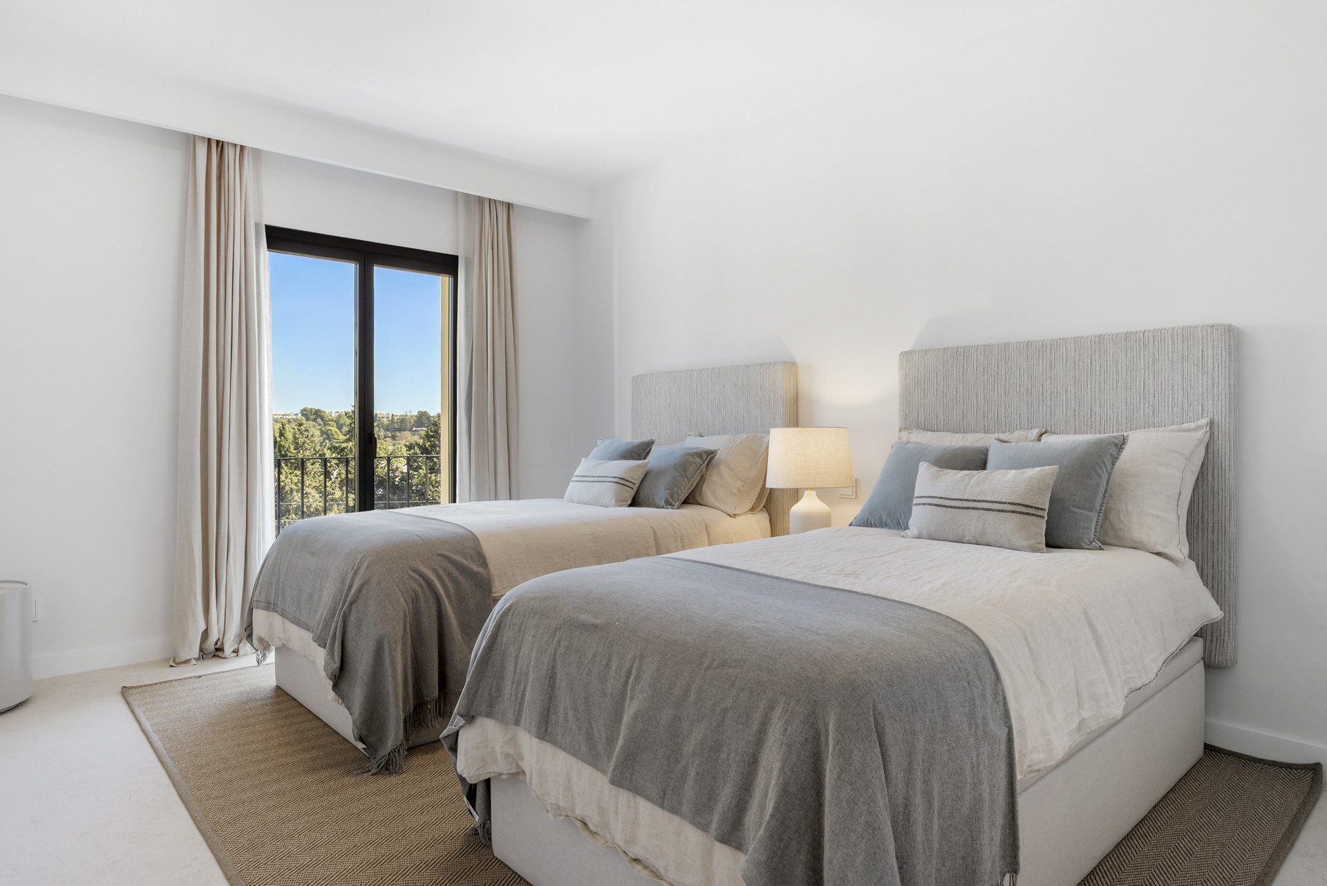 Luxury Frontline Golf Townhouse in Los Olivos, Nueva Andalucía · Photo 23