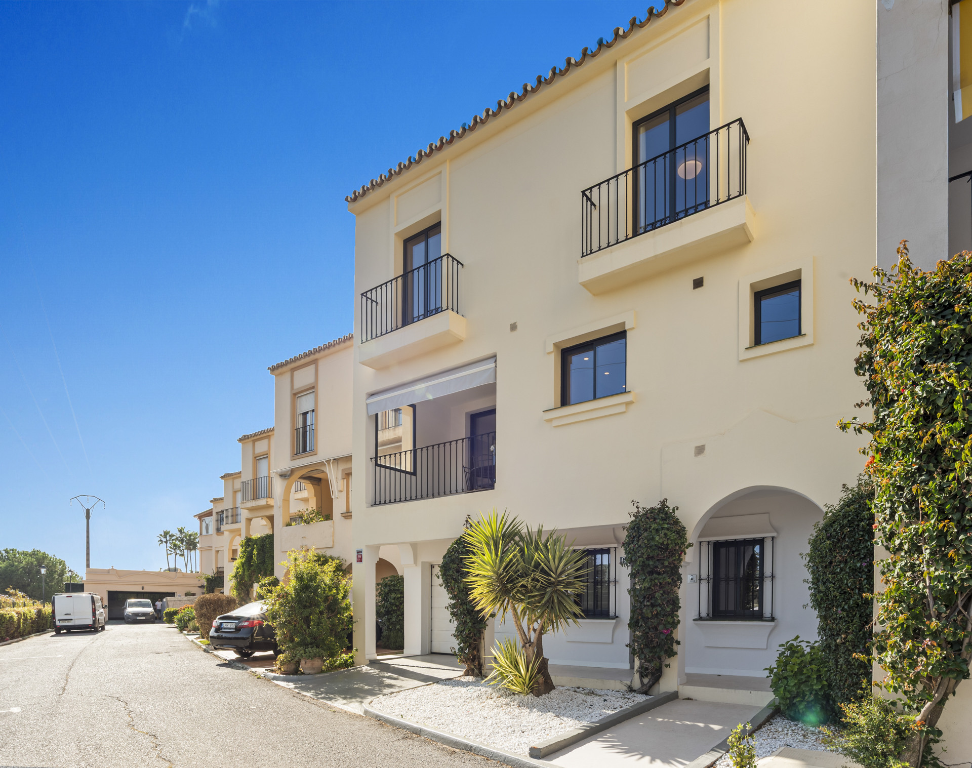 Luxury Frontline Golf Townhouse in Los Olivos, Nueva Andalucía · Photo 28