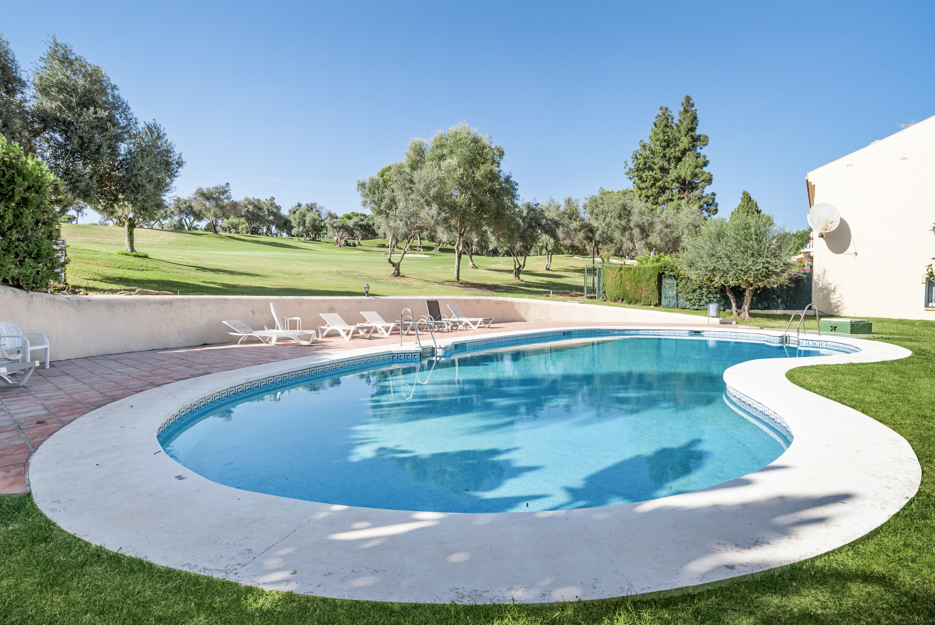 Luxury Frontline Golf Townhouse in Los Olivos, Nueva Andalucía · Photo 30