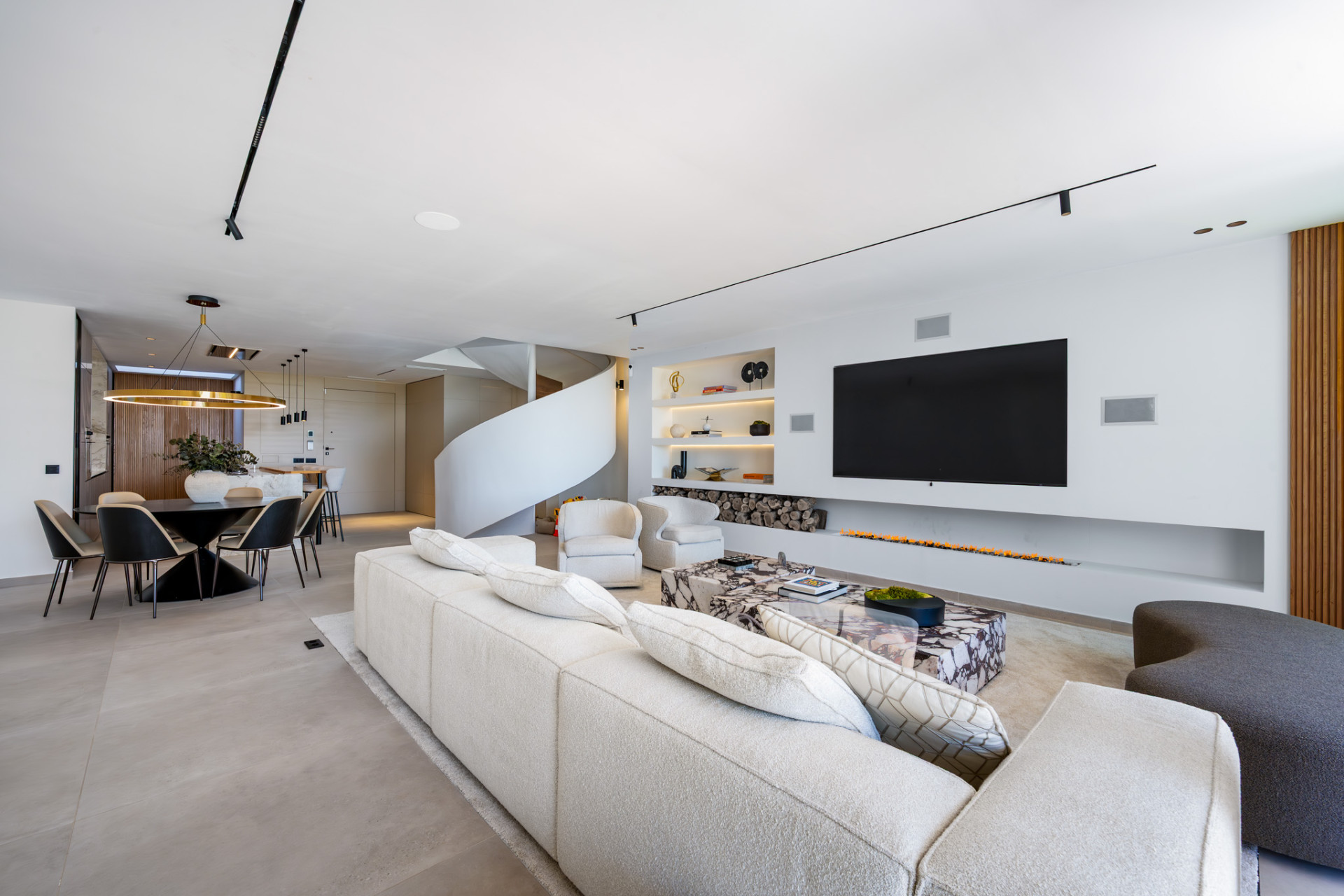Elegant Renovated Townhouse on Frontline La Quinta Golf with Spectacular Views · Photo 14