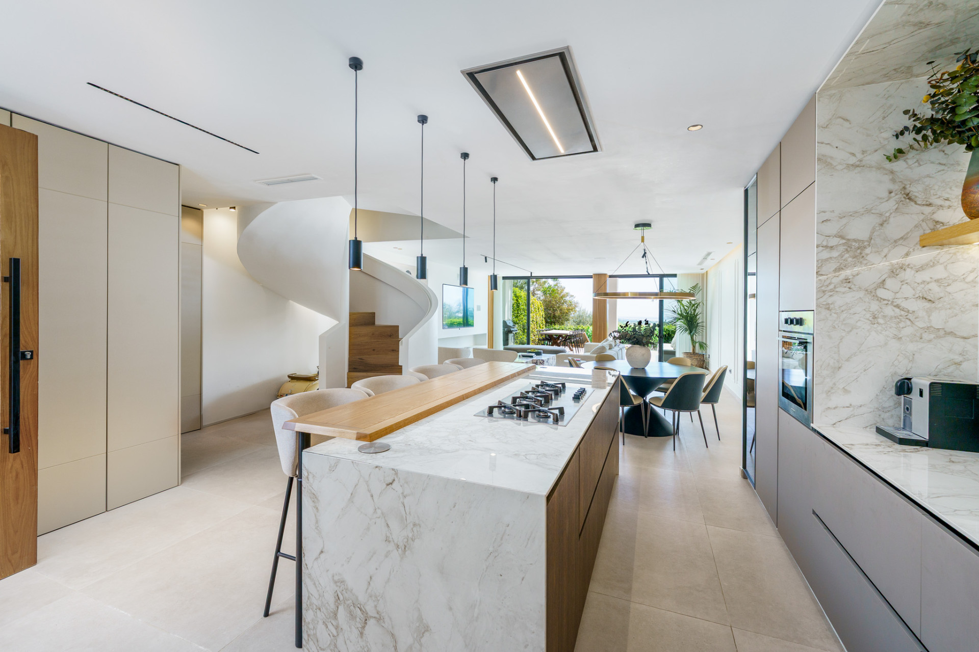 Elegant Renovated Townhouse on Frontline La Quinta Golf with Spectacular Views · Photo 12