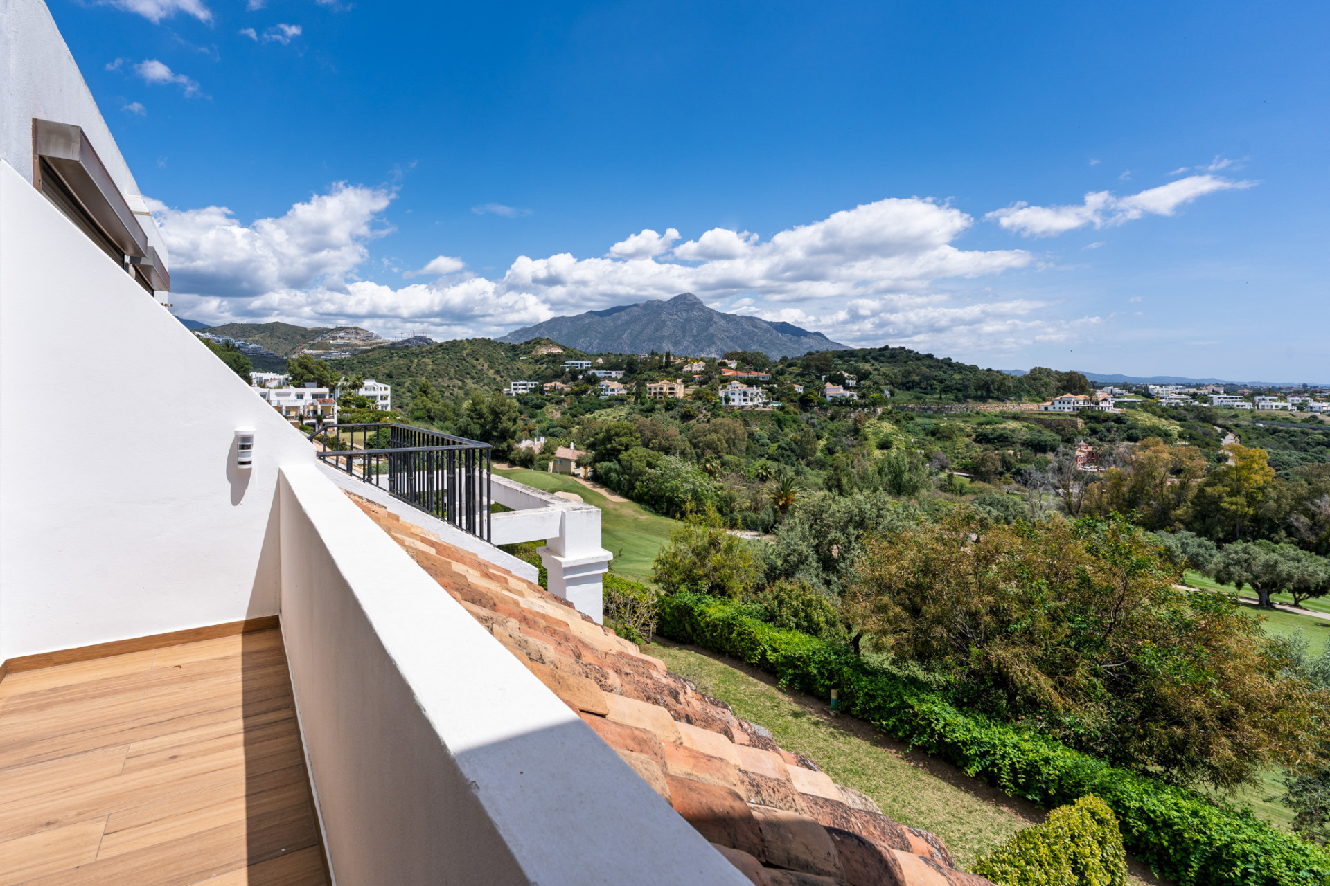 Elegant Renovated Townhouse on Frontline La Quinta Golf with Spectacular Views · Photo 25