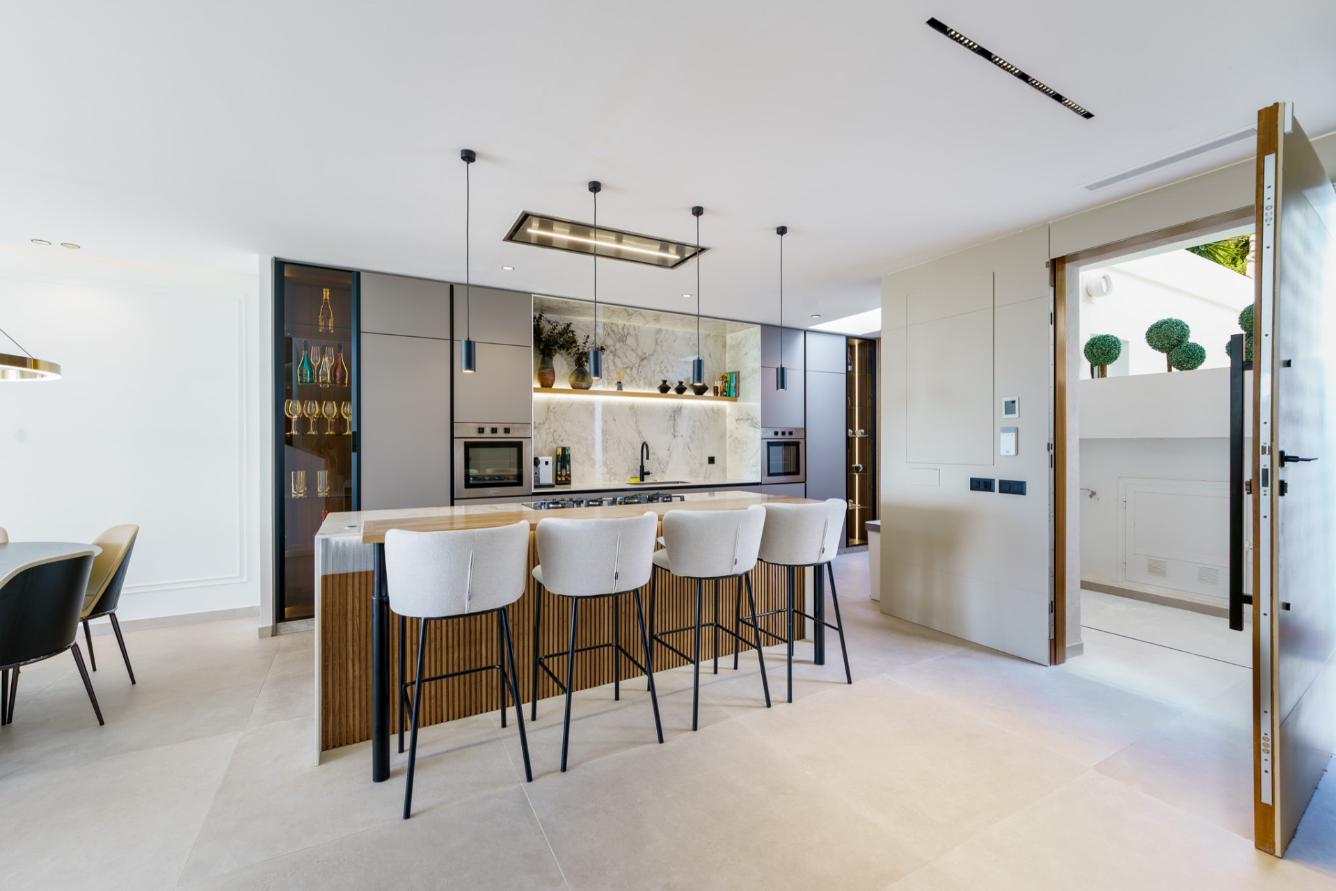 Elegant Renovated Townhouse on Frontline La Quinta Golf with Spectacular Views · Photo 13