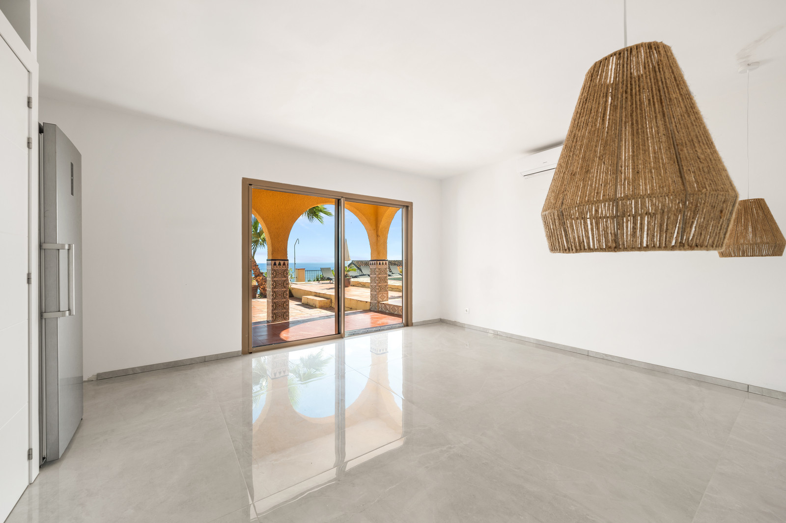 Magnificent Andalusian Villa with Scandinavian Touch and Sea Views in Estepona West · Photo 21