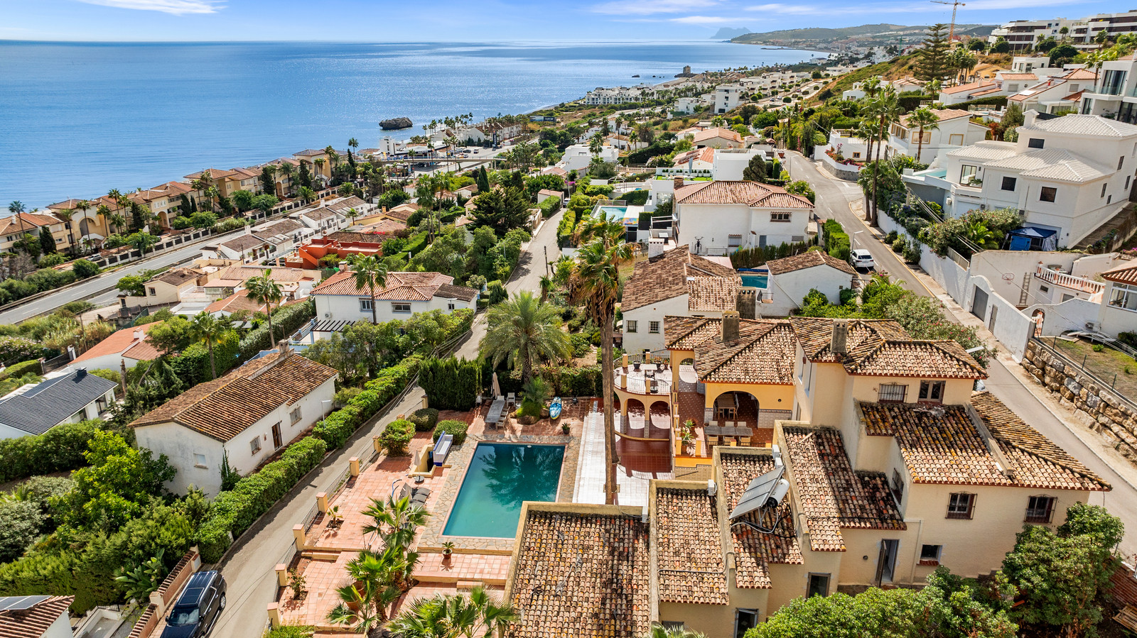 Magnificent Andalusian Villa with Scandinavian Touch and Sea Views in Estepona West · Photo 27