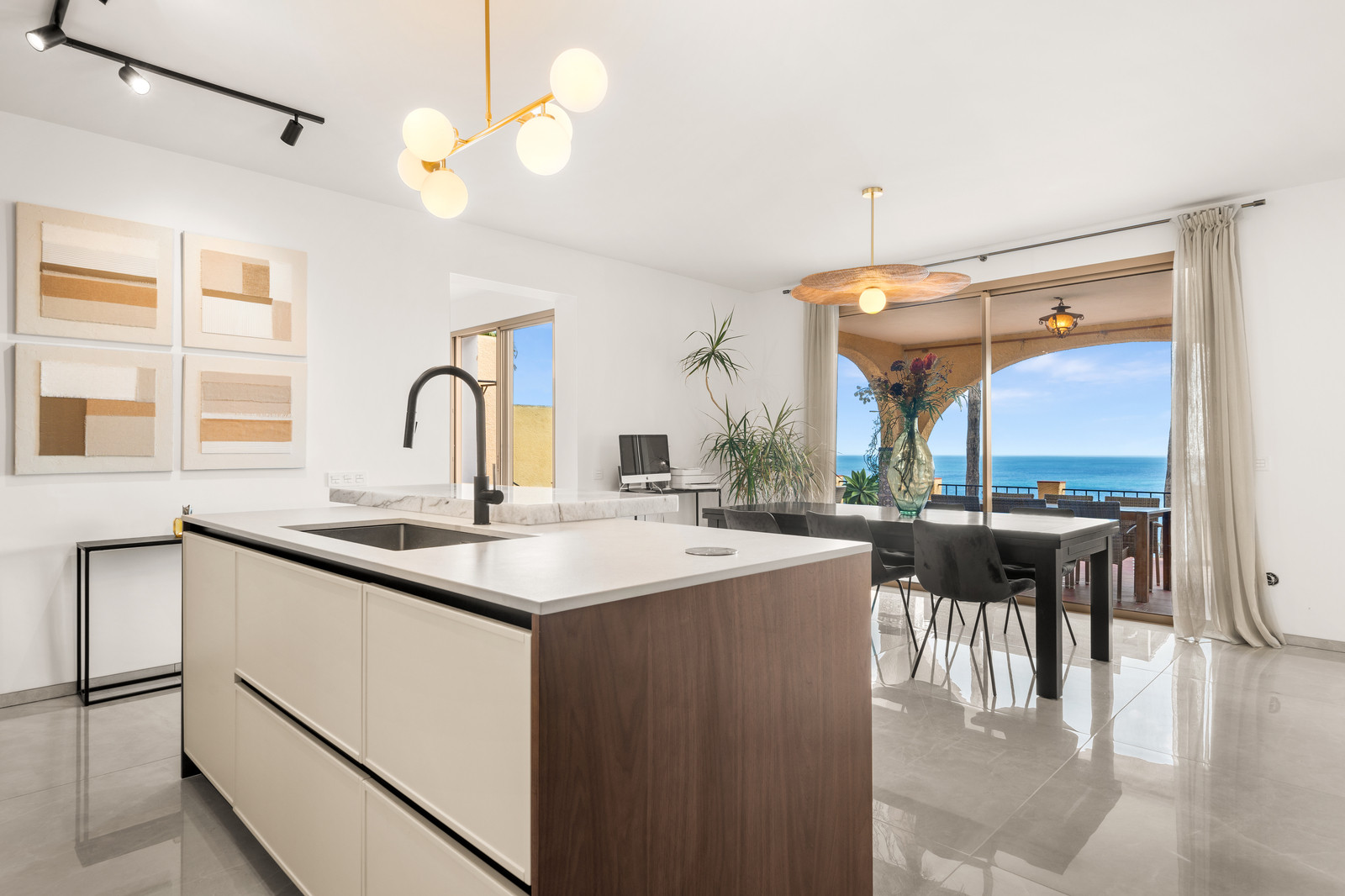 Magnificent Andalusian Villa with Scandinavian Touch and Sea Views in Estepona West · Photo 14