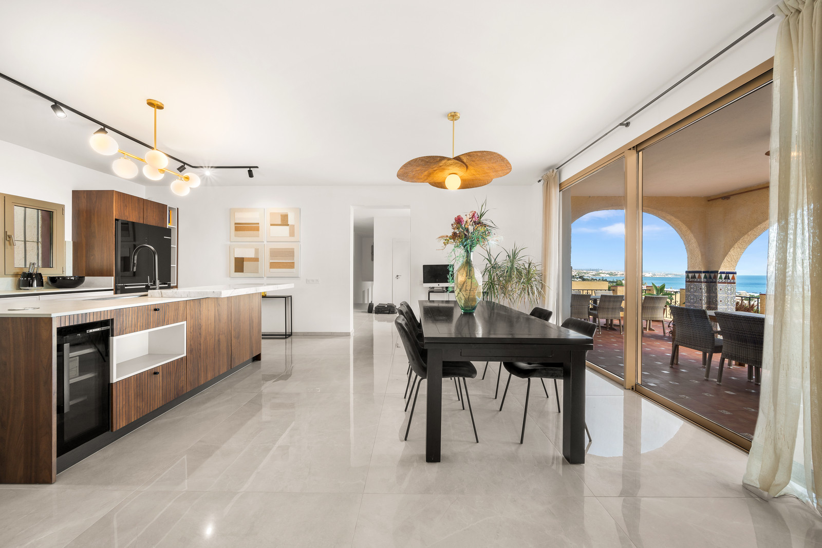 Magnificent Andalusian Villa with Scandinavian Touch and Sea Views in Estepona West · Photo 15