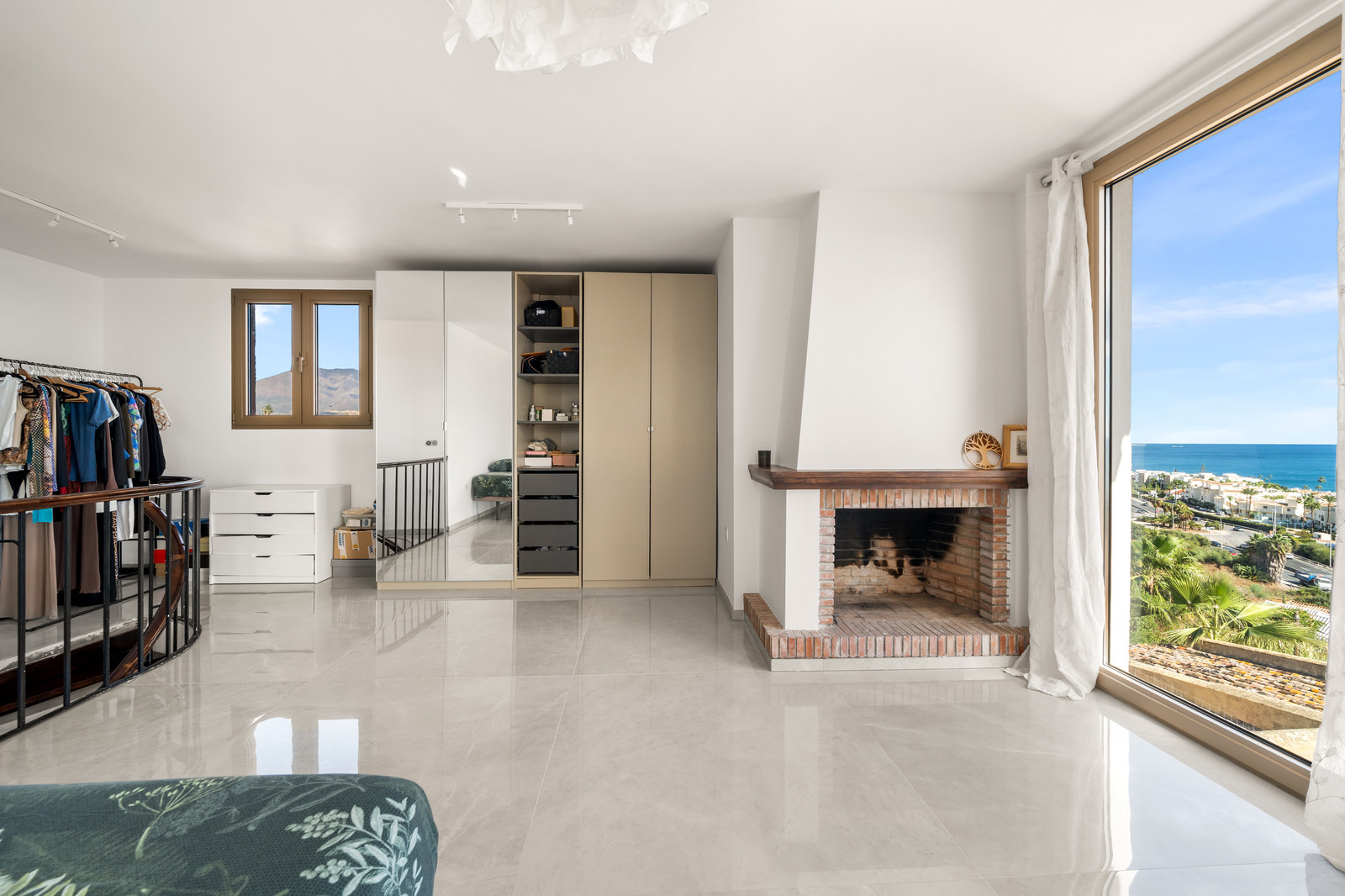 Magnificent Andalusian Villa with Scandinavian Touch and Sea Views in Estepona West · Photo 18